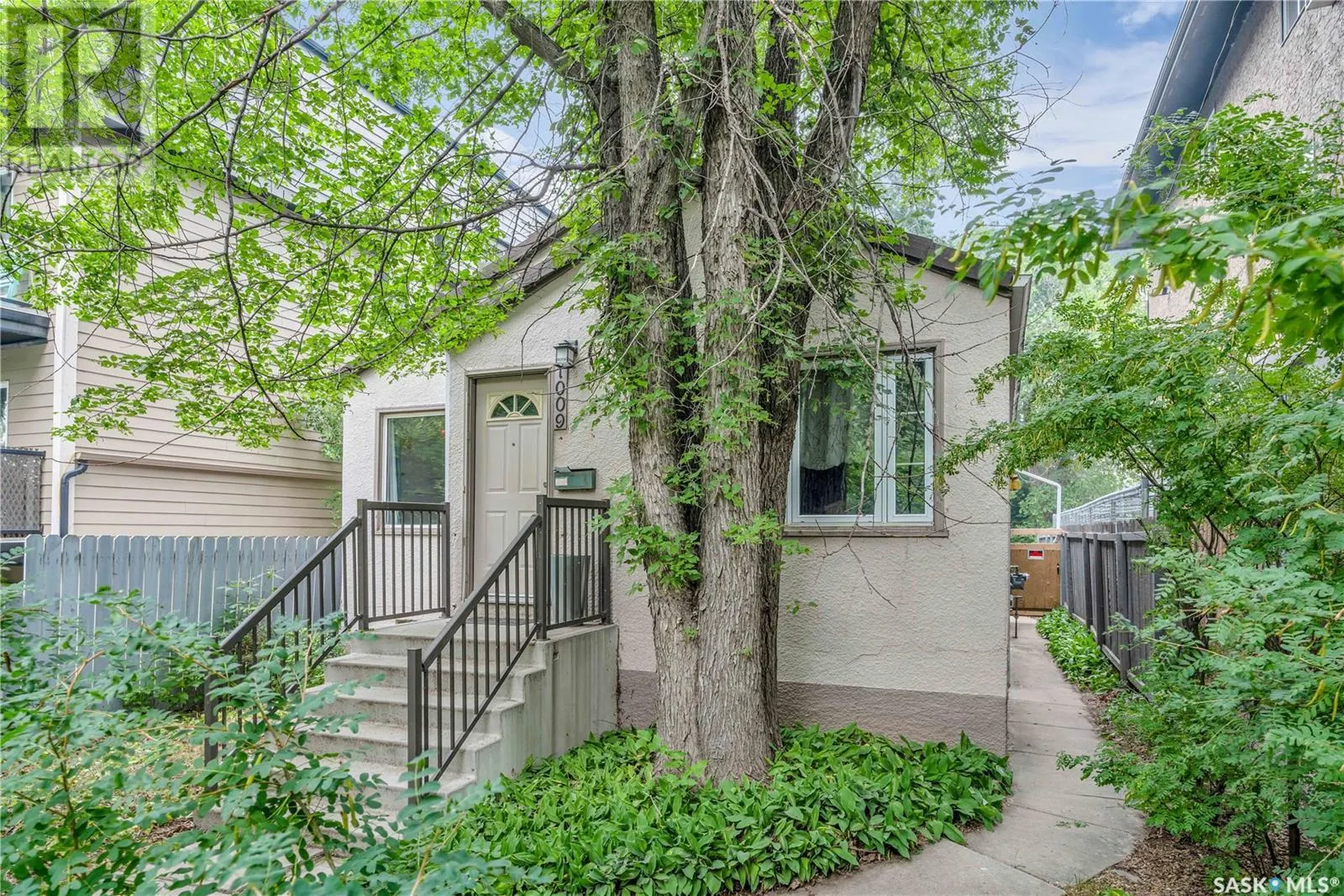 1009 Lansdowne AVENUE