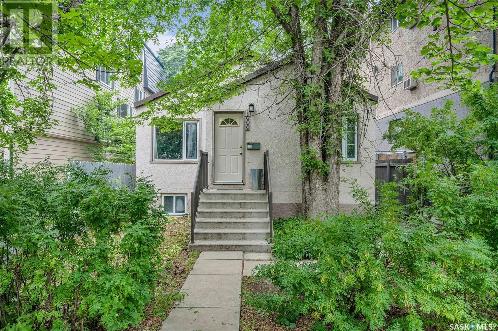 1009 Lansdowne AVENUE