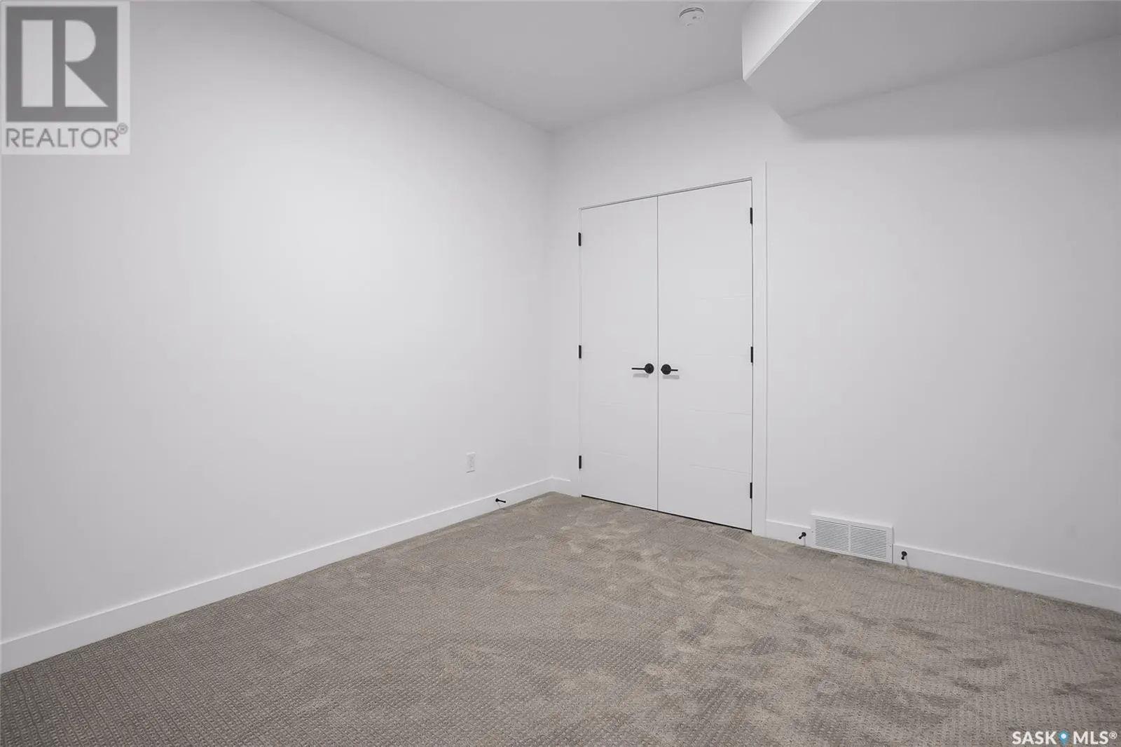 323 Woolf BAY