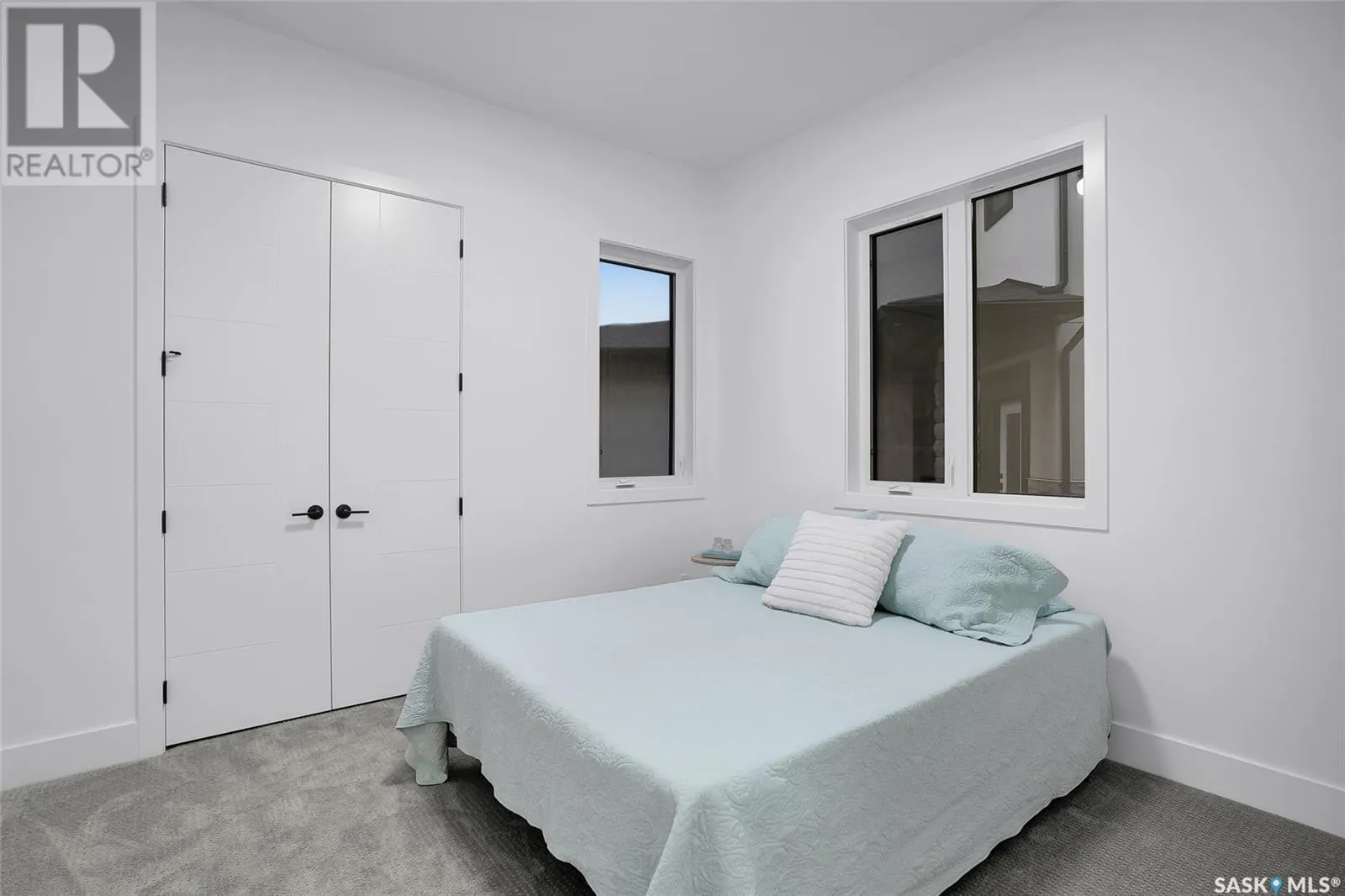 323 Woolf BAY