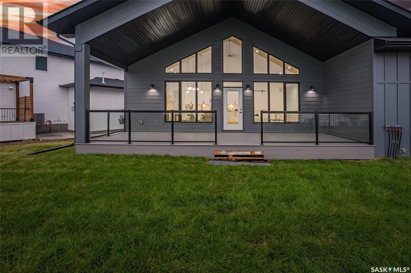 323 Woolf BAY
