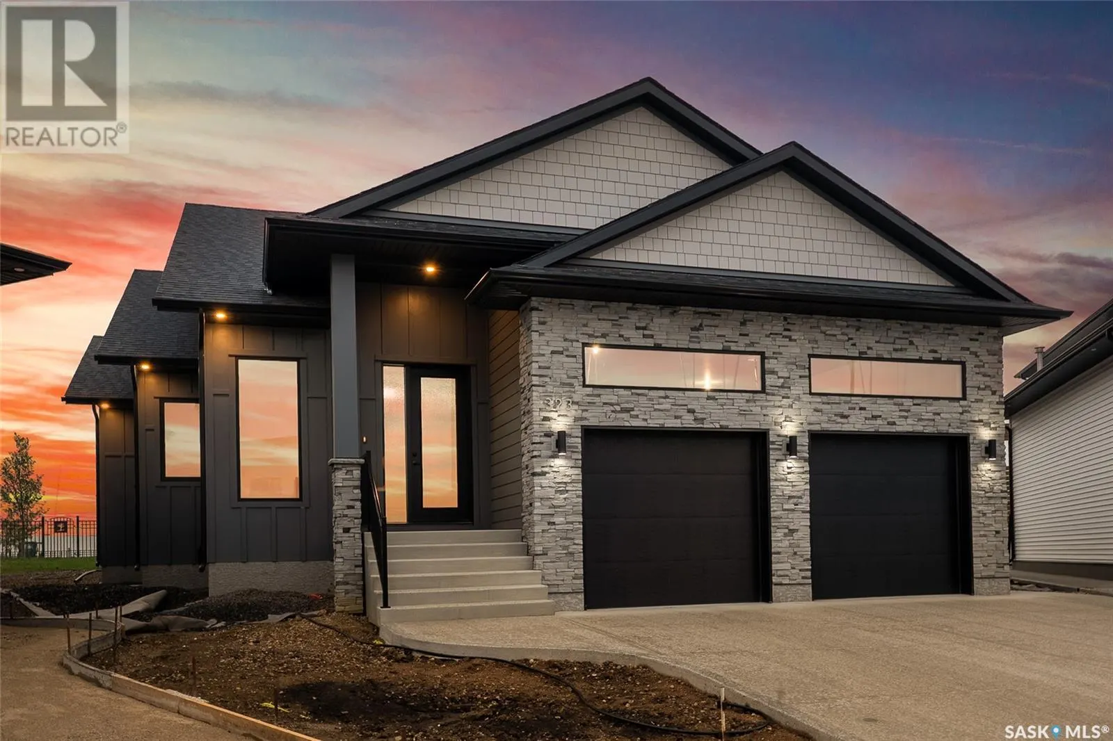 323 Woolf BAY