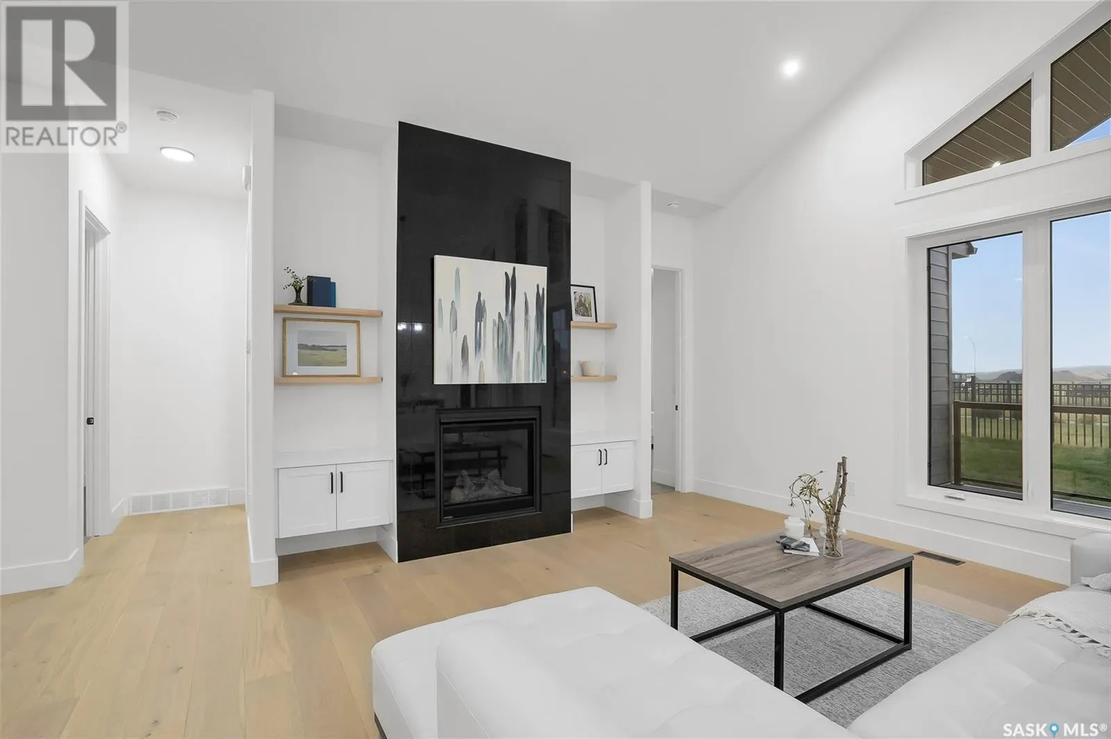 323 Woolf BAY