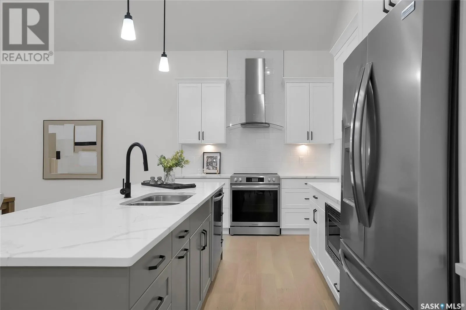 323 Woolf BAY