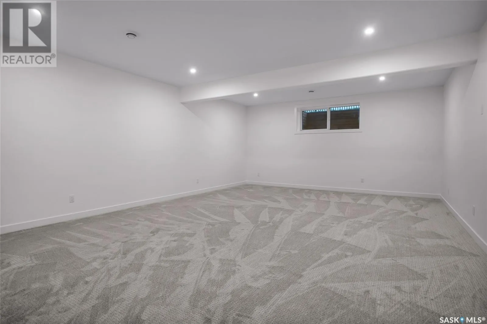 323 Woolf BAY