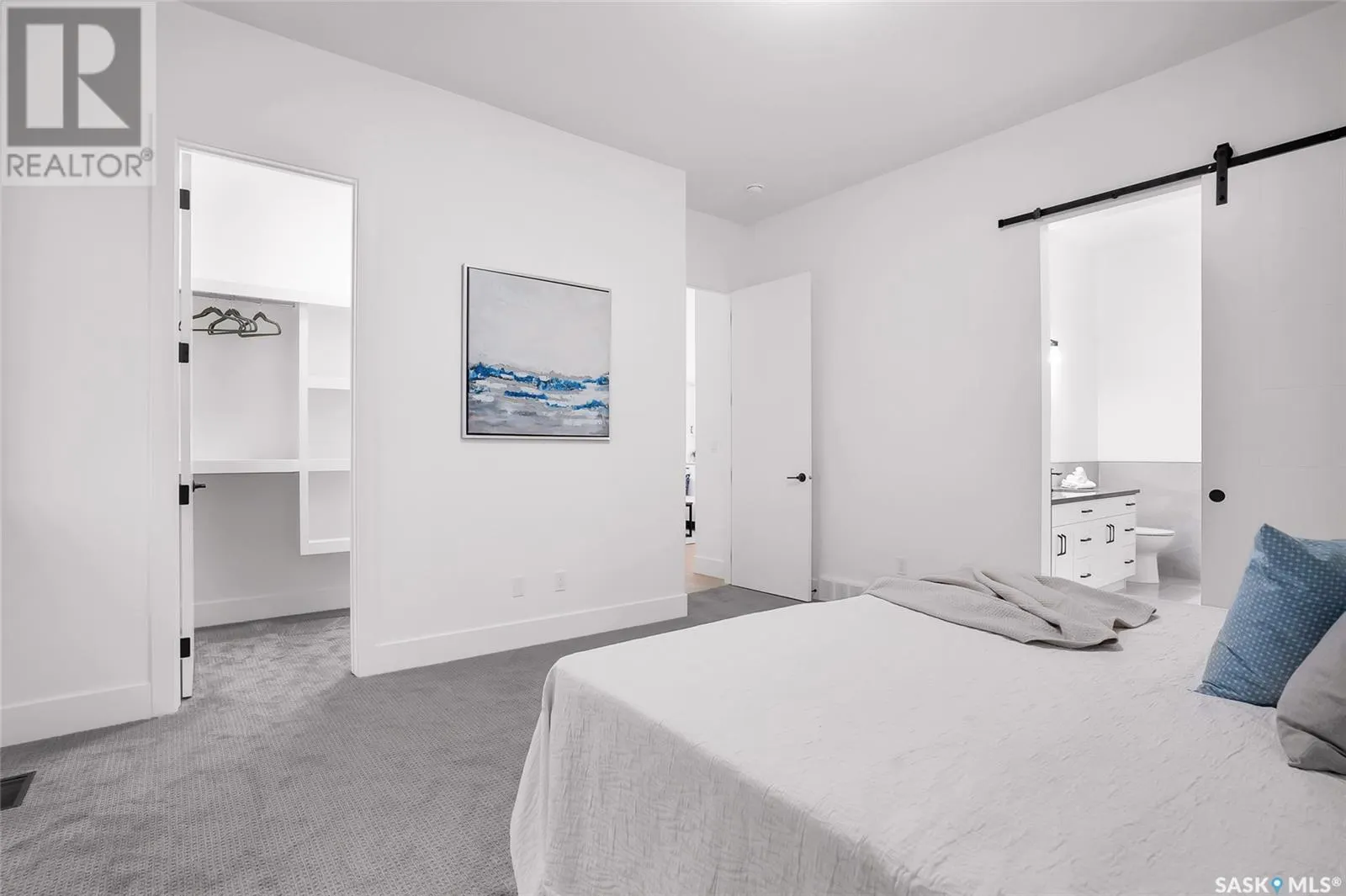 323 Woolf BAY