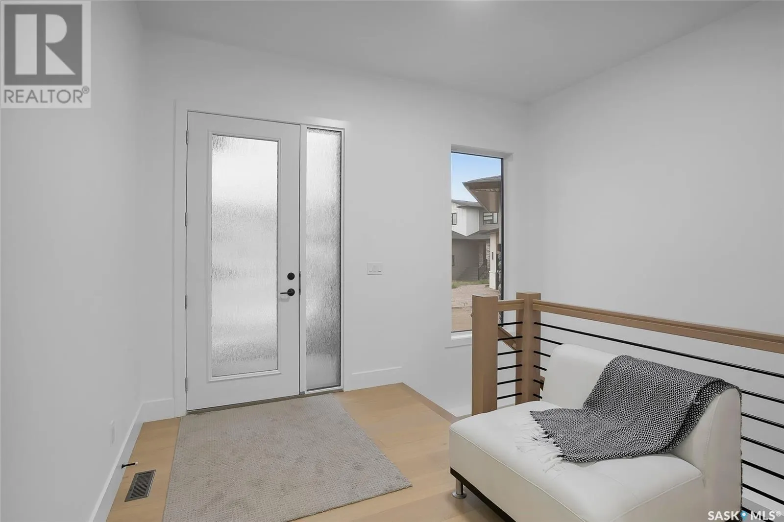 323 Woolf BAY