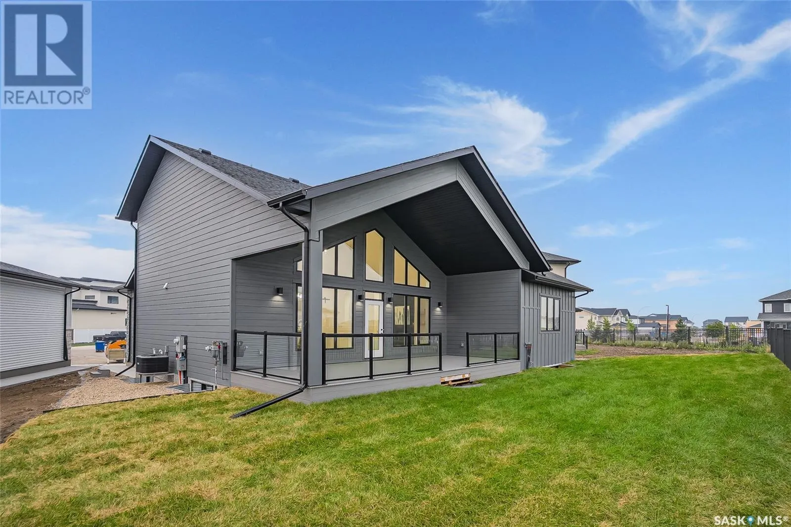 323 Woolf BAY