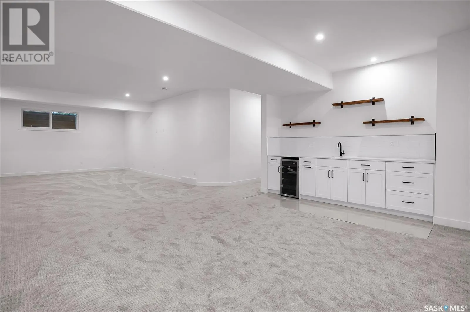 323 Woolf BAY