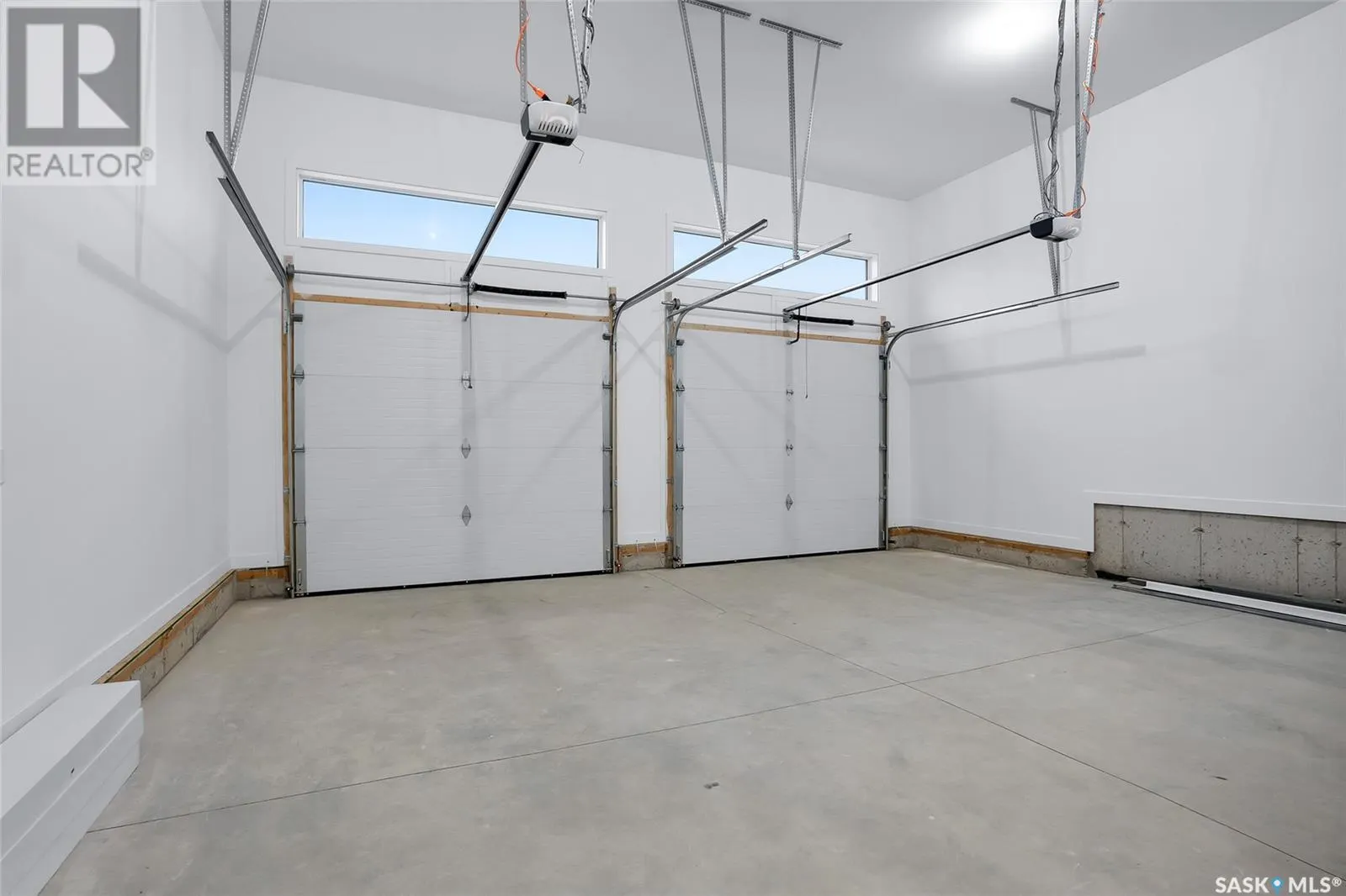 323 Woolf BAY