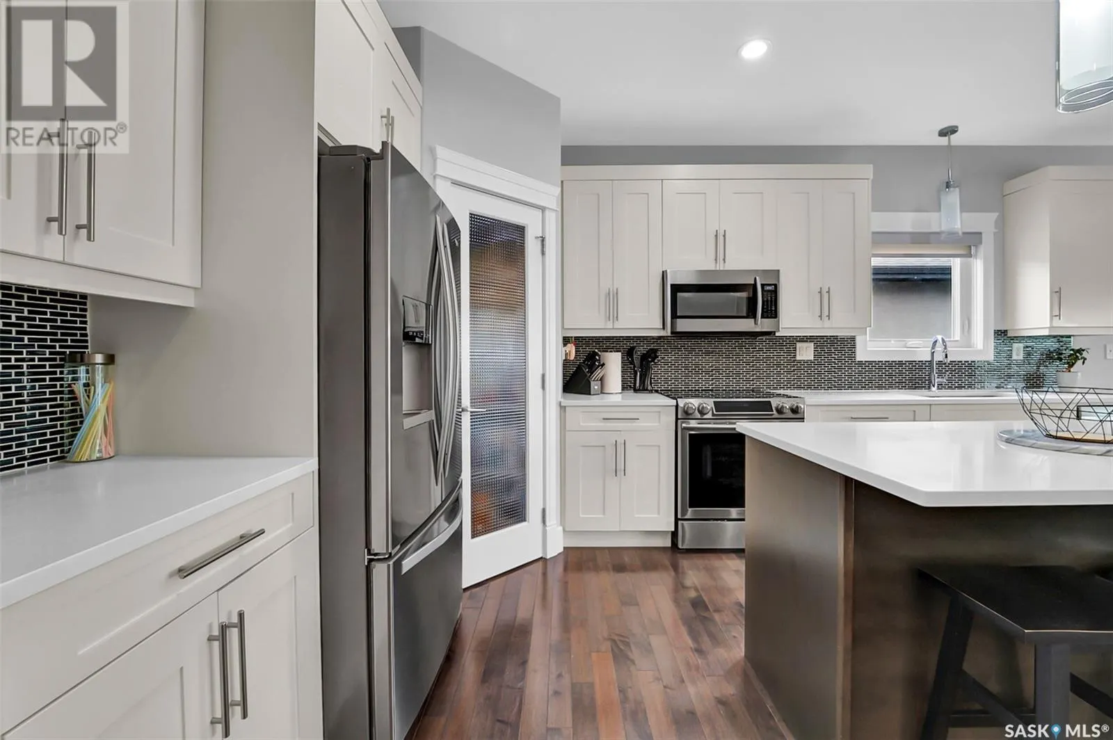 737 Gowan ROAD