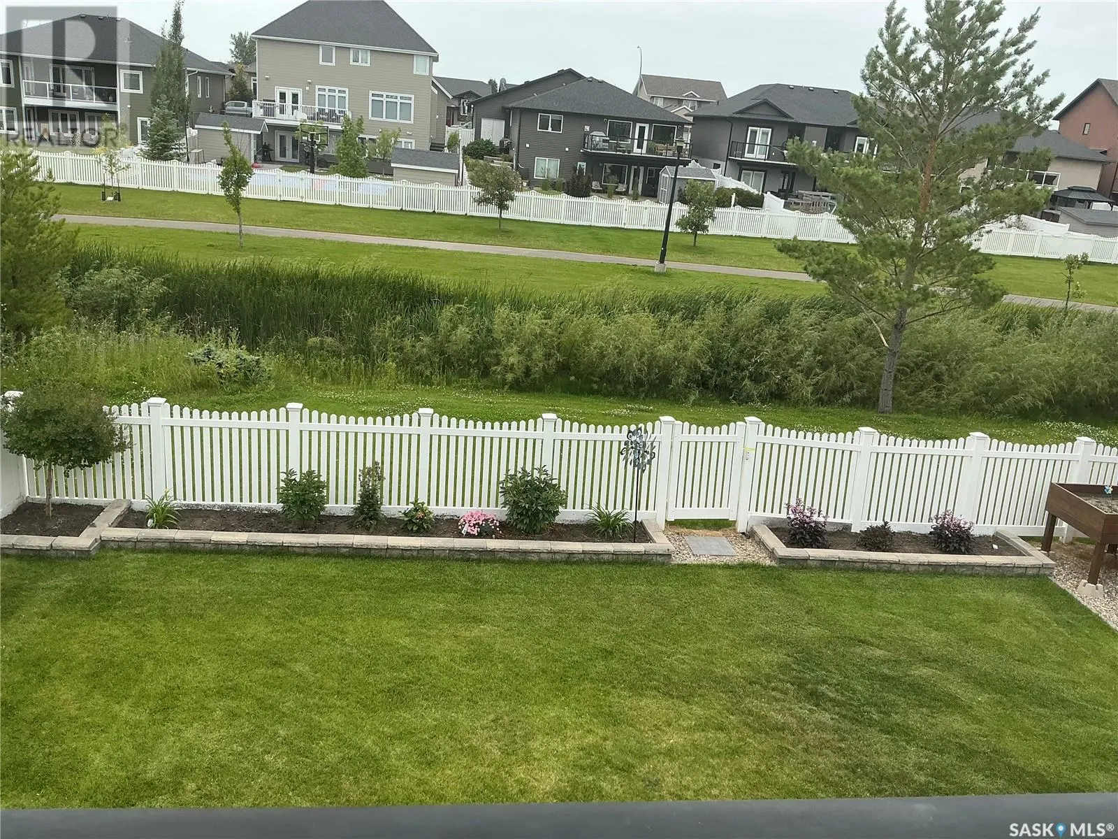 737 Gowan ROAD