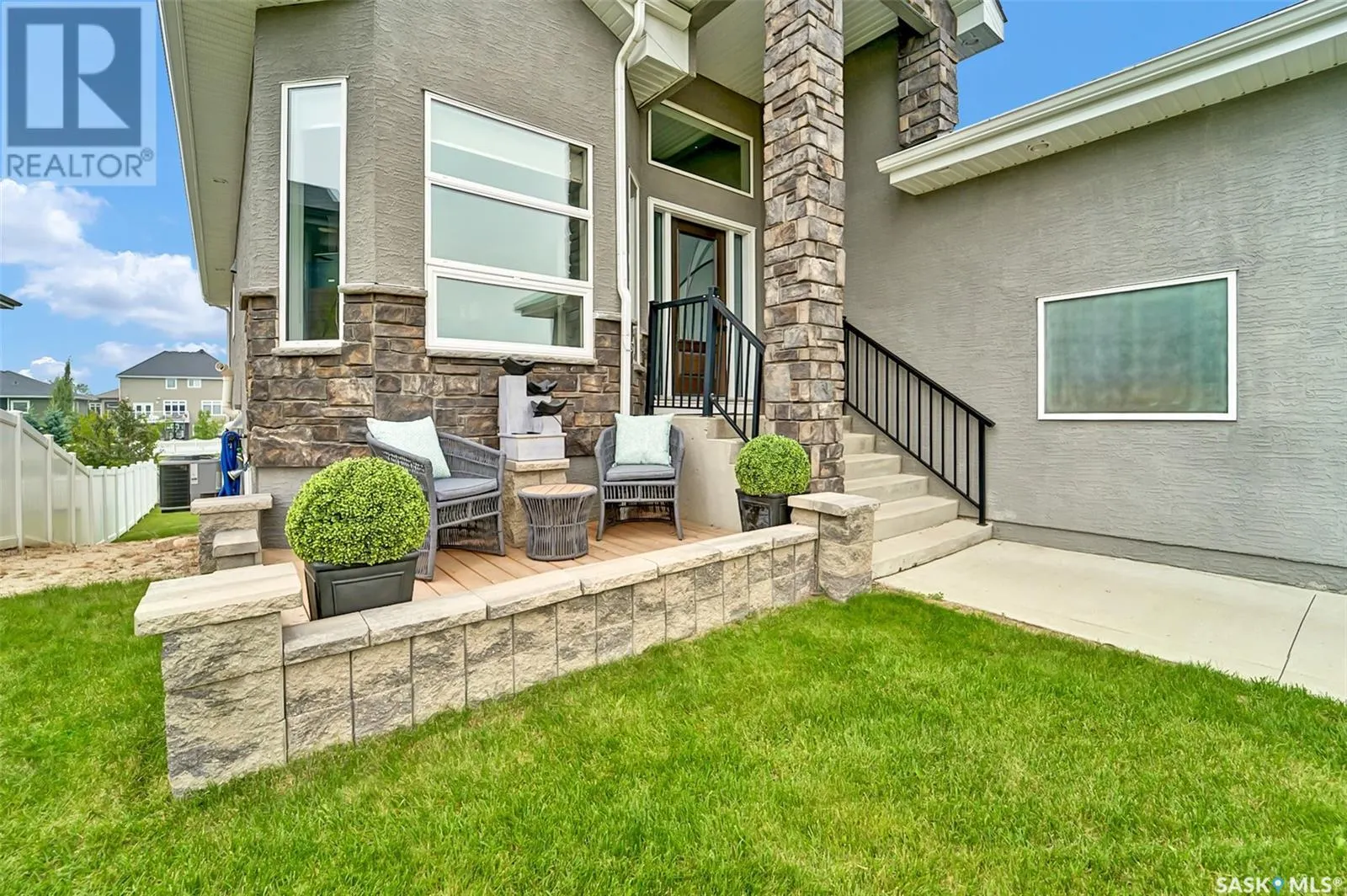 737 Gowan ROAD