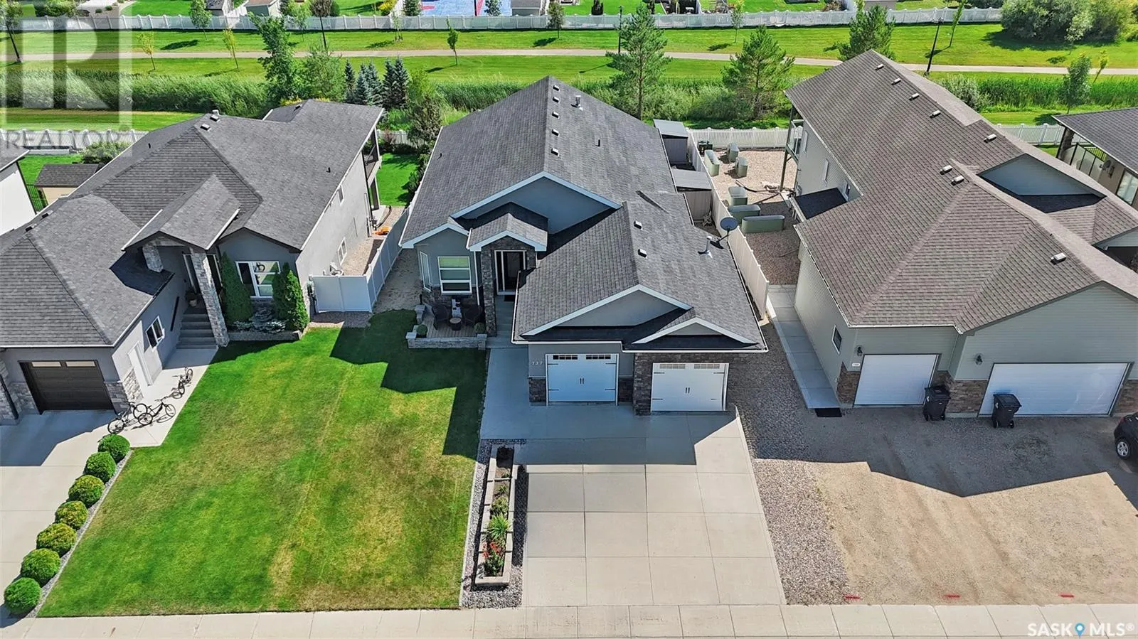 737 Gowan ROAD