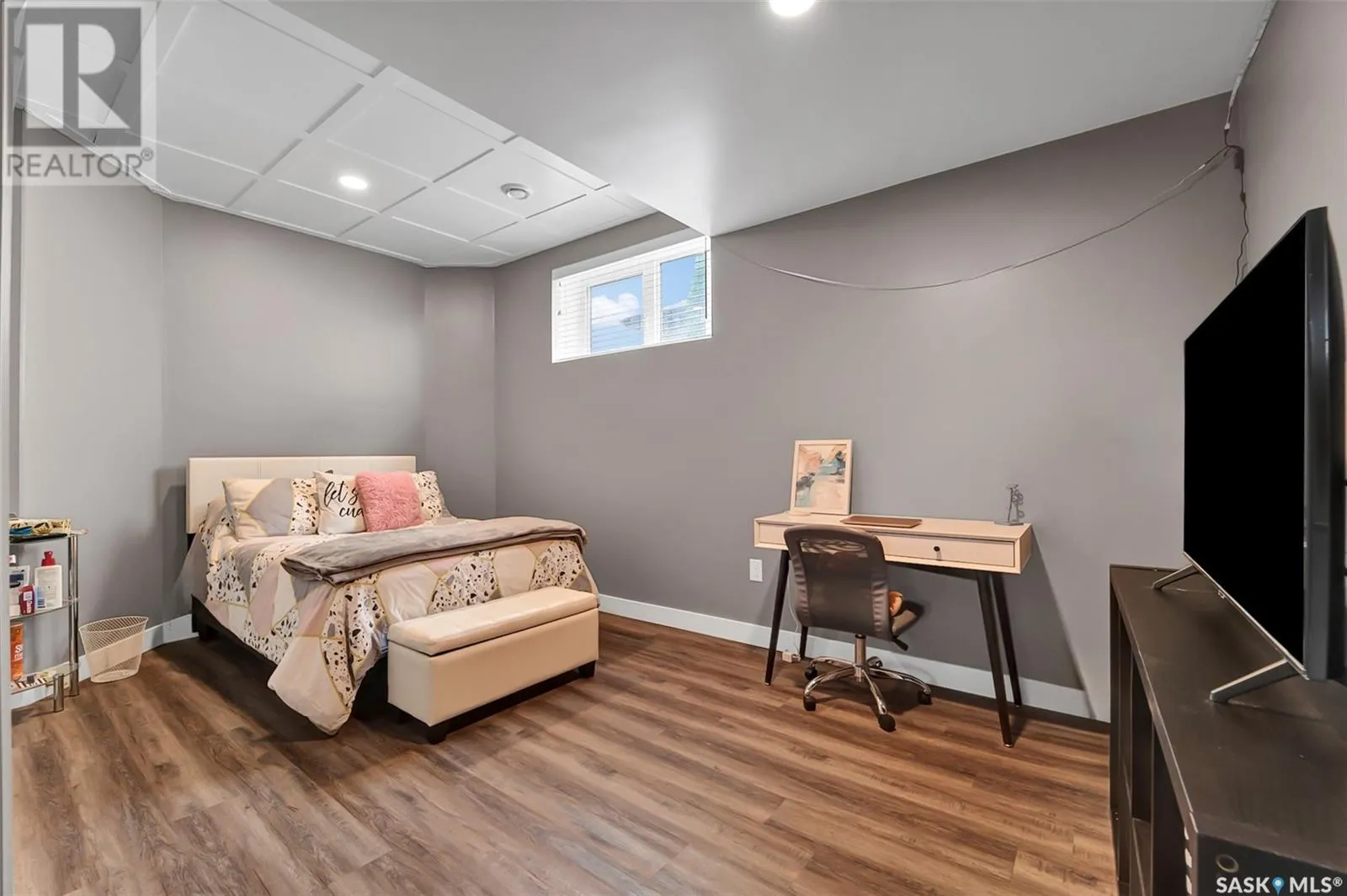 737 Gowan ROAD