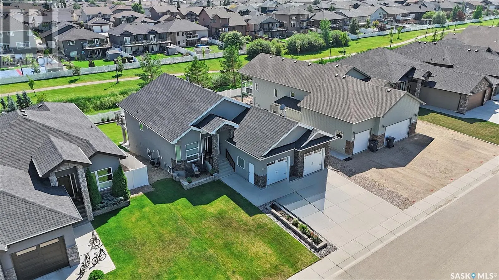 737 Gowan ROAD