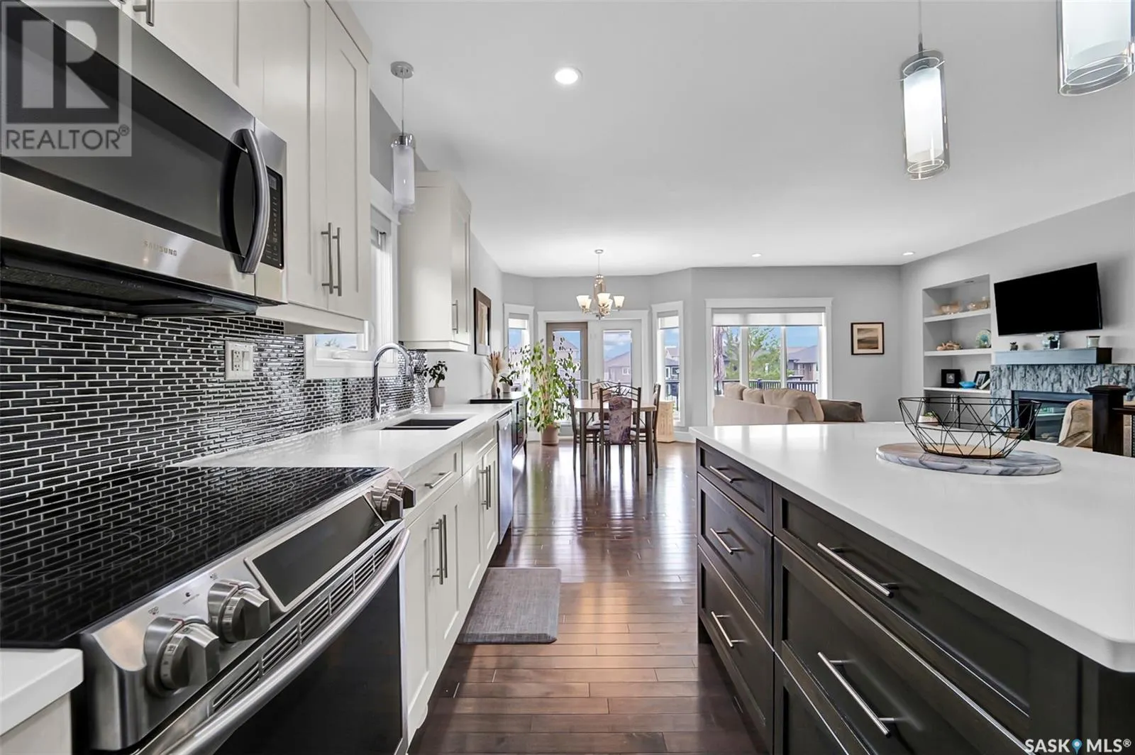 737 Gowan ROAD