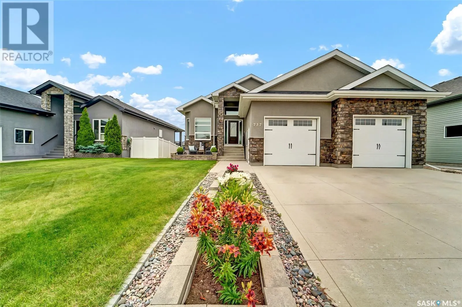 737 Gowan ROAD