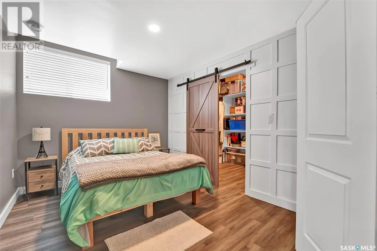 737 Gowan ROAD
