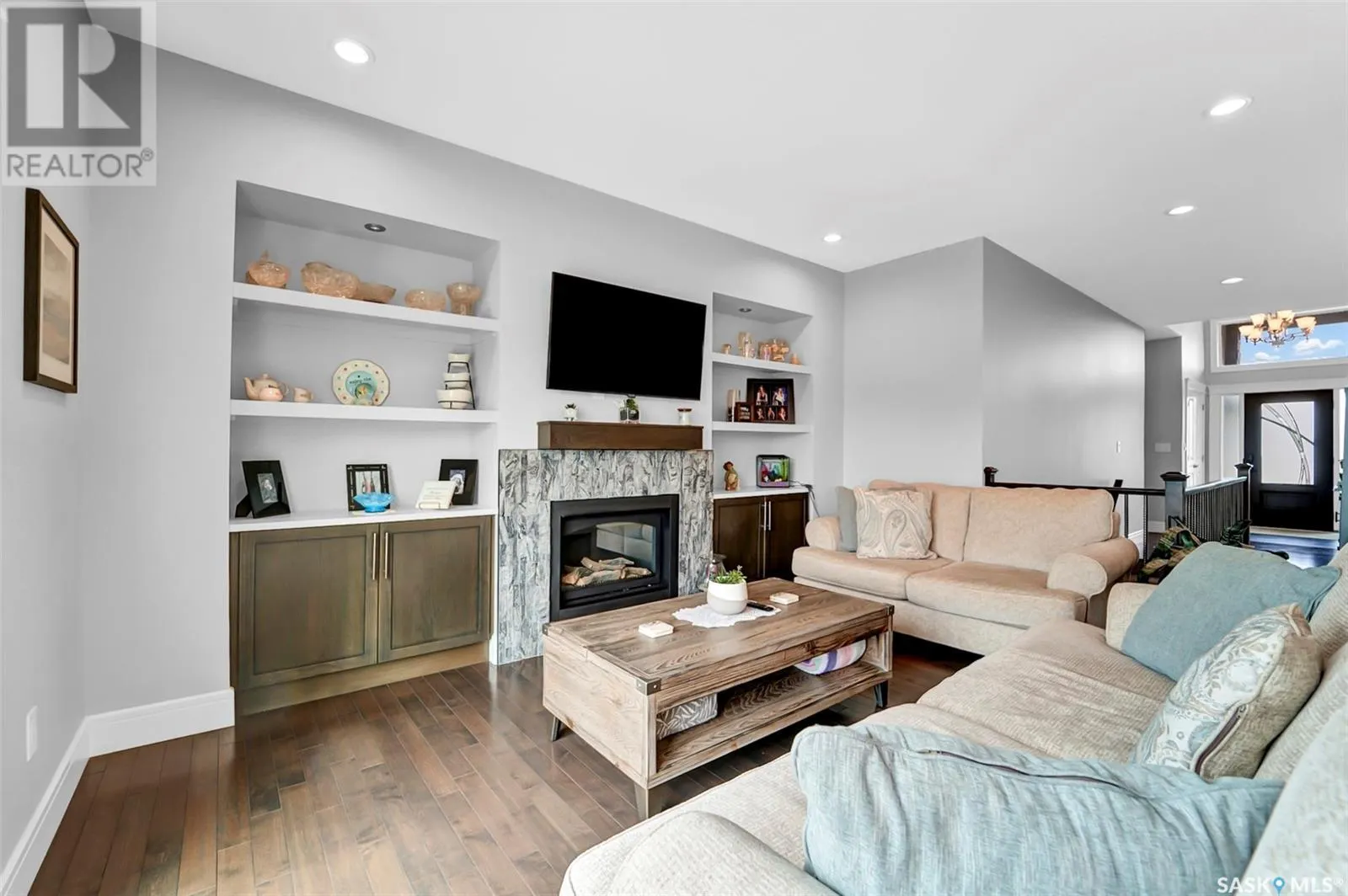 737 Gowan ROAD