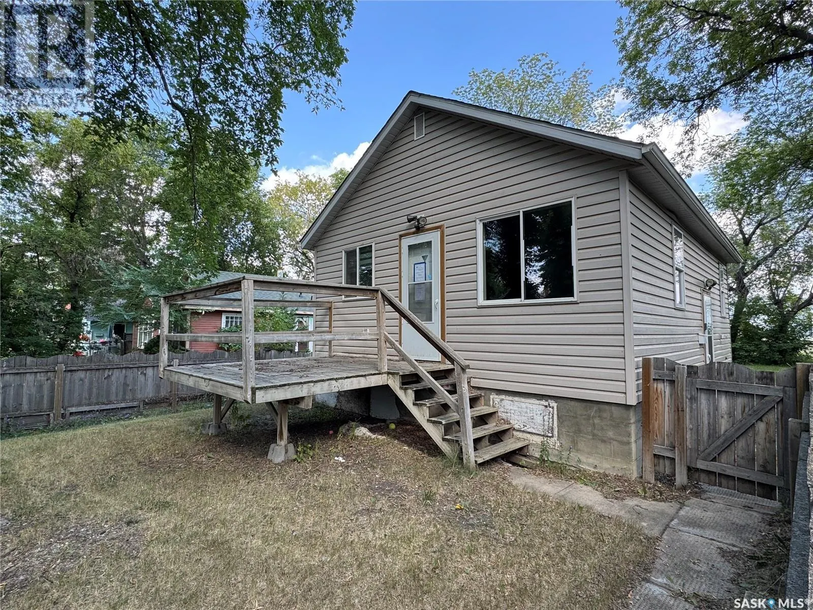 664 17th STREET W