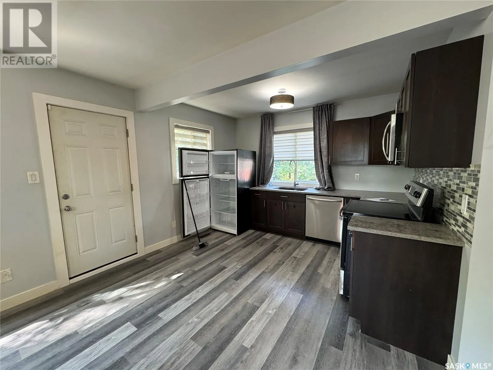 664 17th STREET W