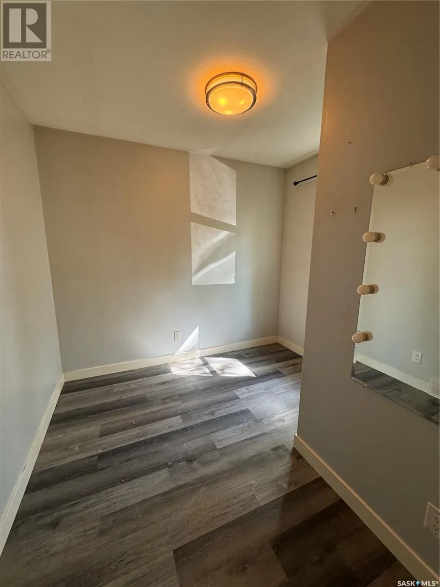 664 17th STREET W