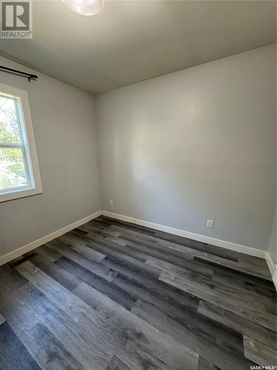 664 17th STREET W