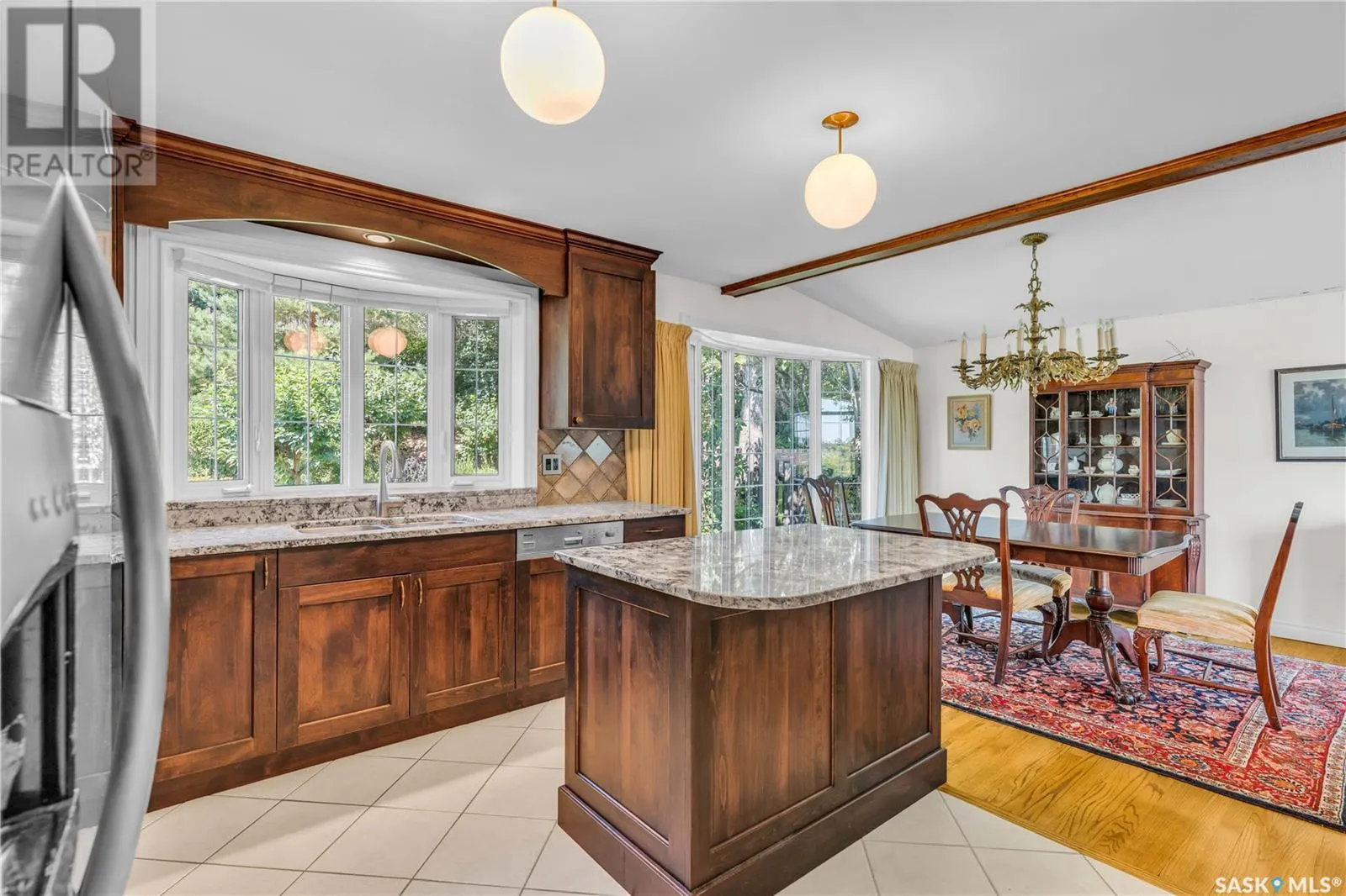 2121 Spadina CRESCENT E