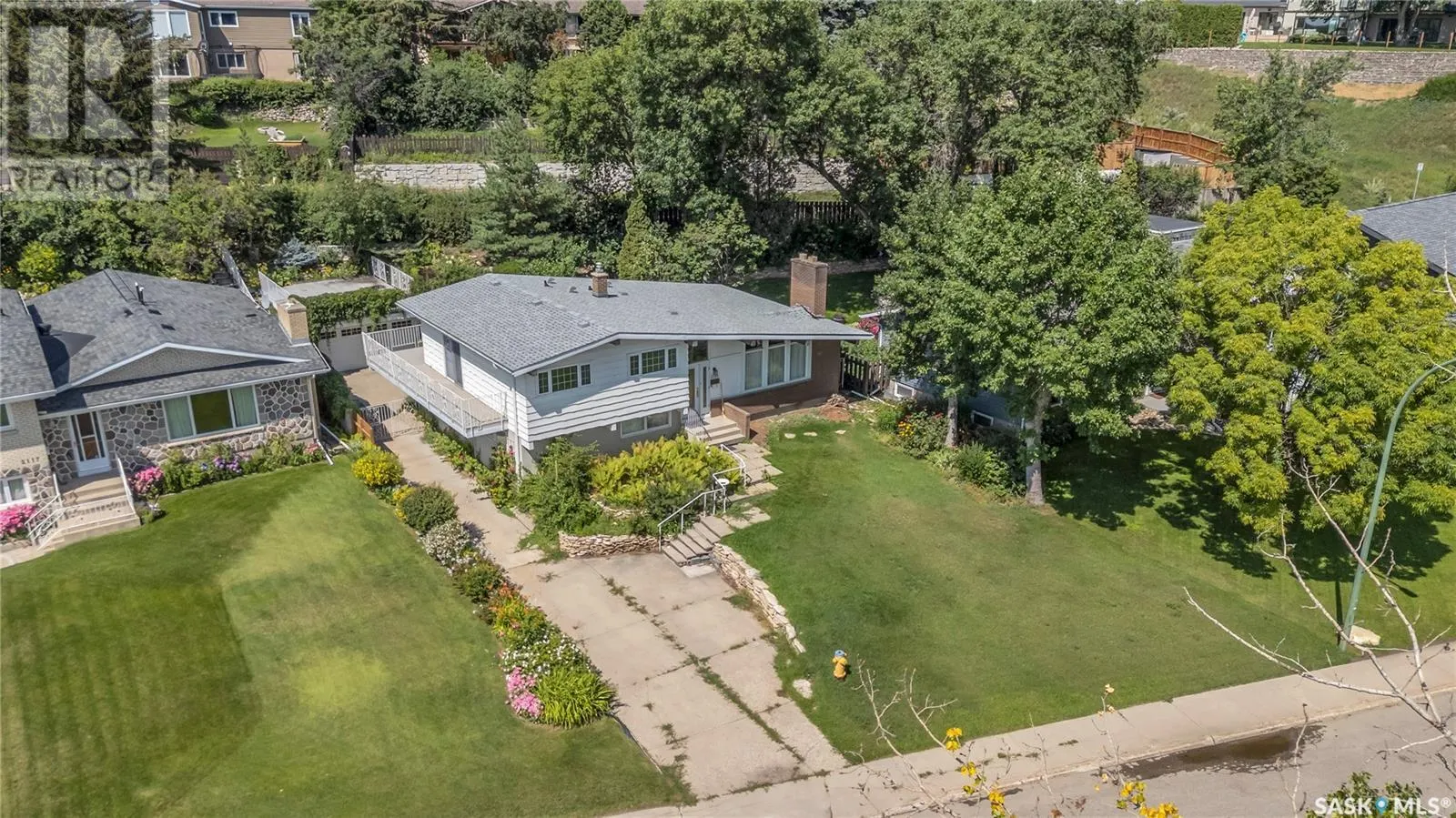 2121 Spadina CRESCENT E