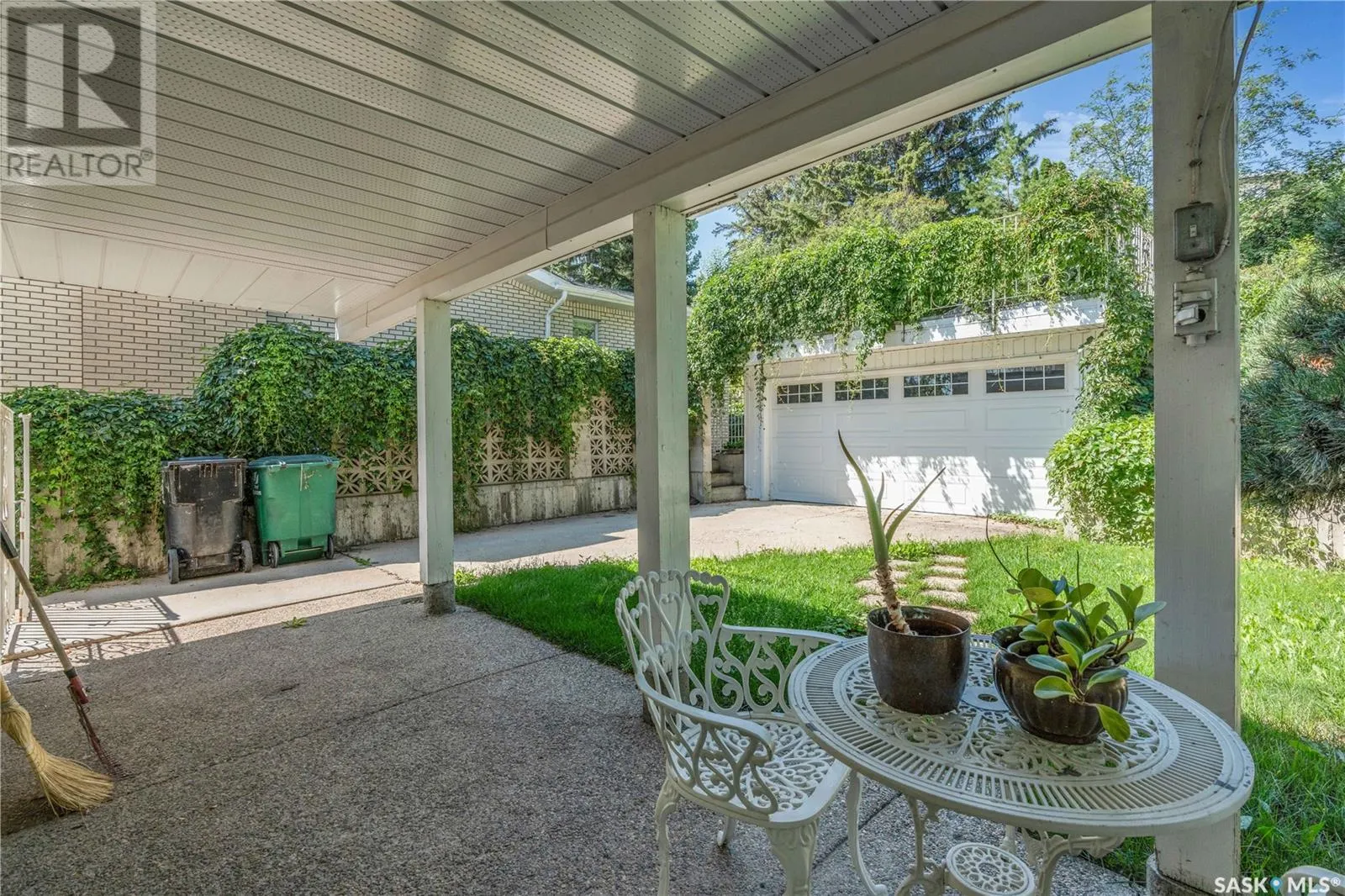 2121 Spadina CRESCENT E