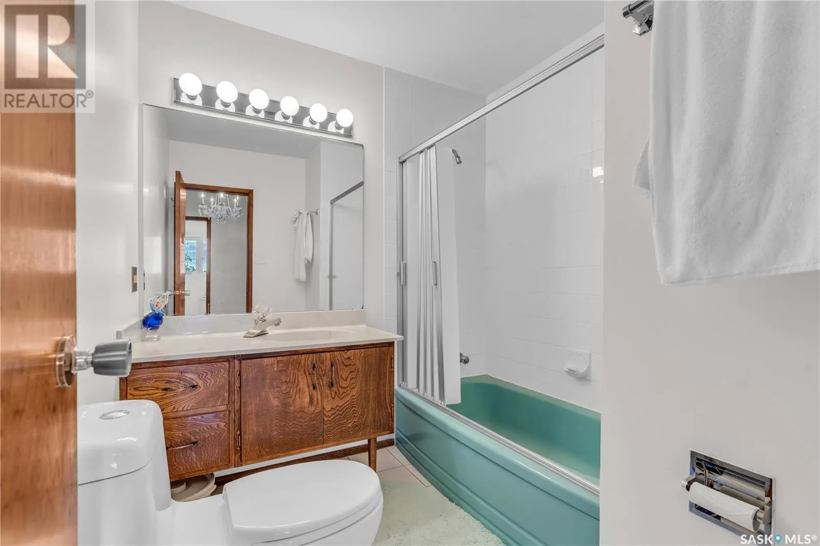 2121 Spadina CRESCENT E