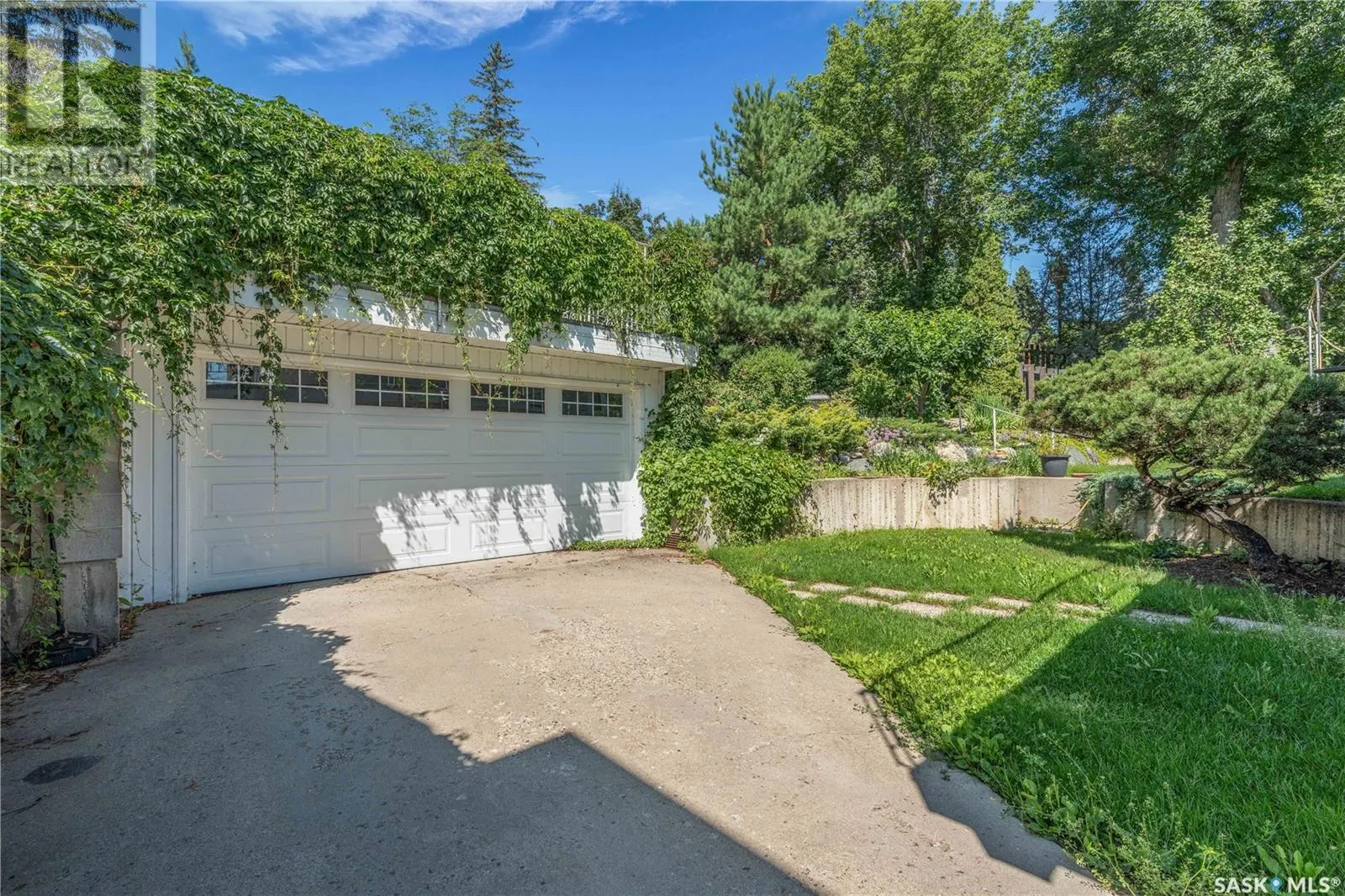 2121 Spadina CRESCENT E