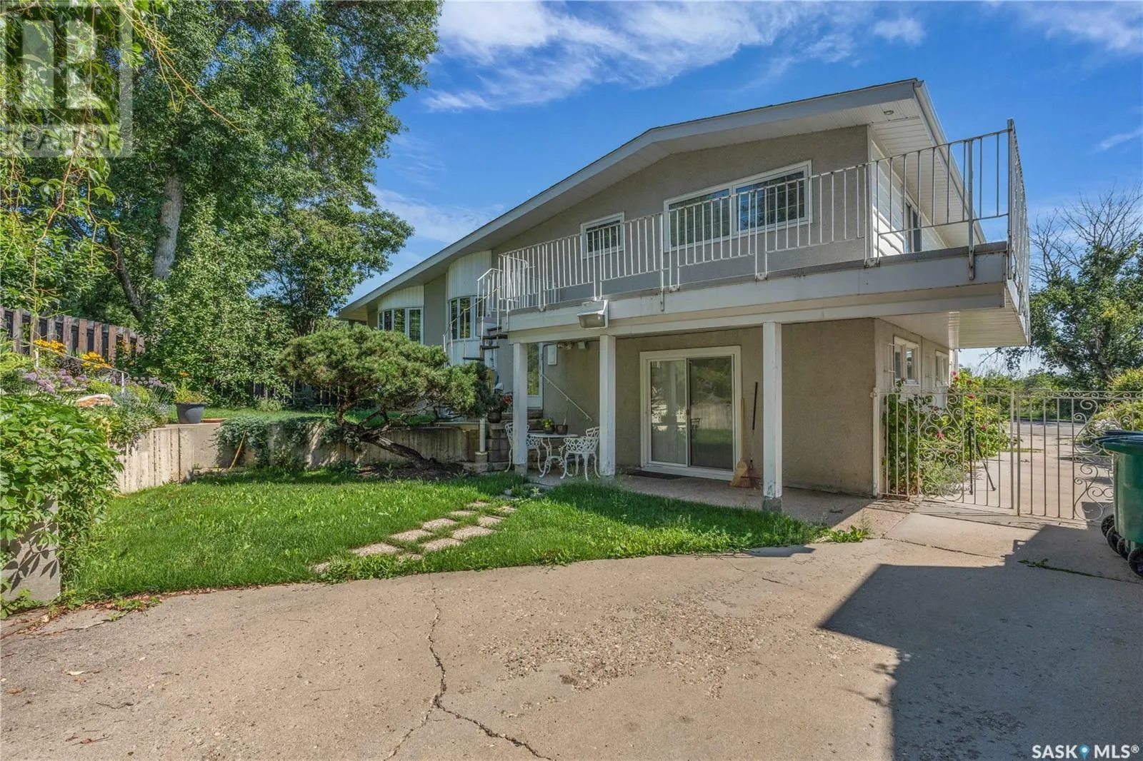 2121 Spadina CRESCENT E