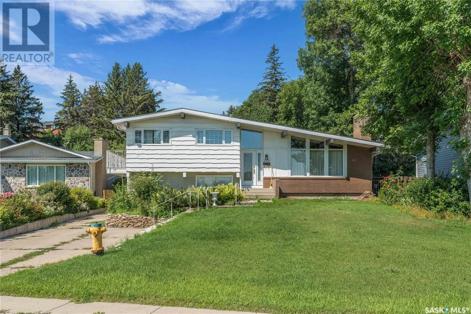 2121 Spadina CRESCENT E