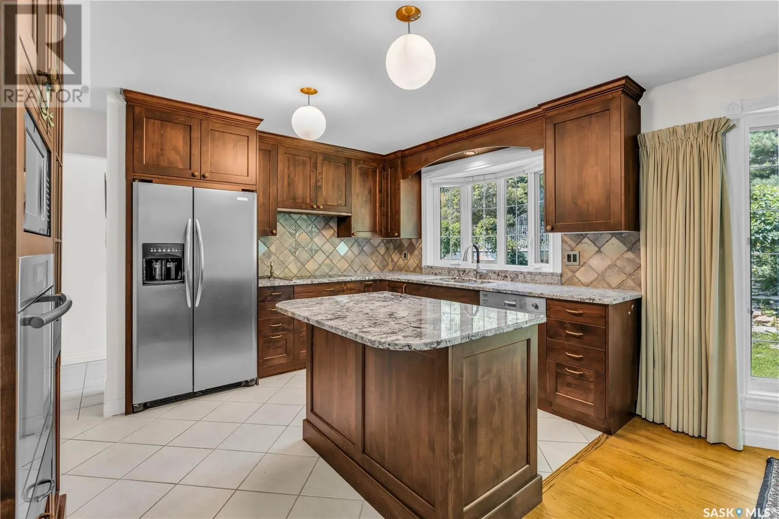 2121 Spadina CRESCENT E