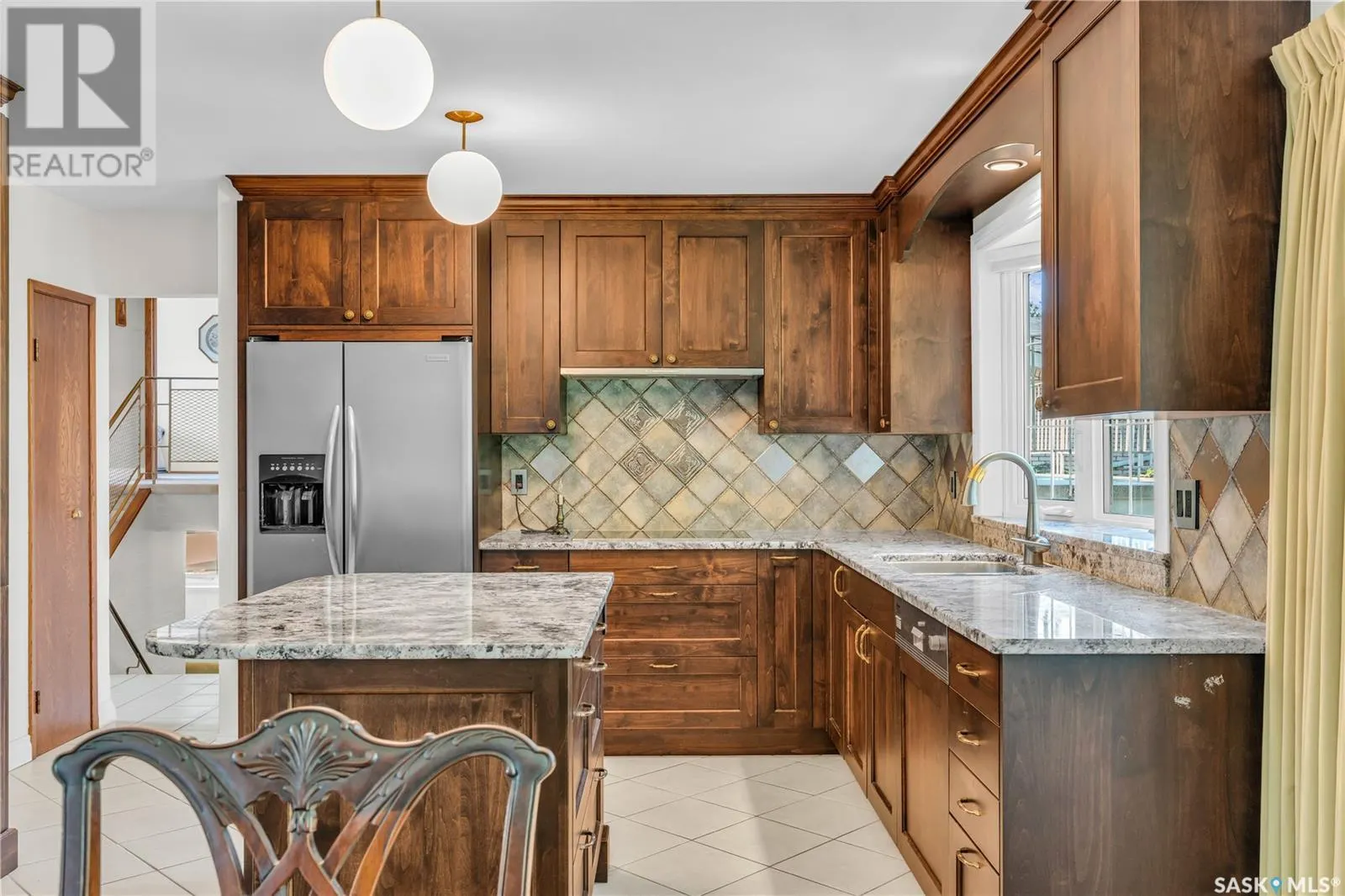 2121 Spadina CRESCENT E