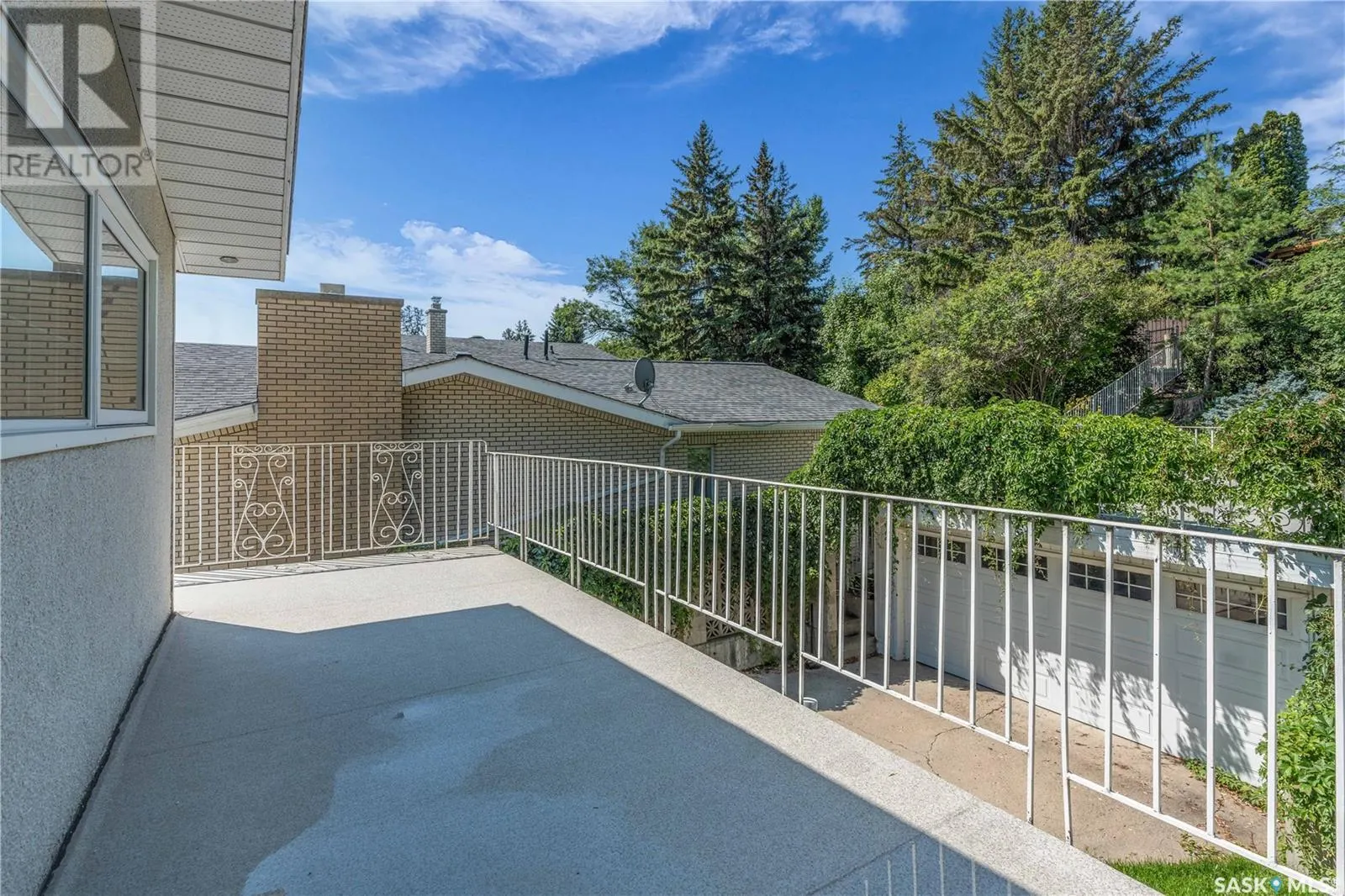2121 Spadina CRESCENT E