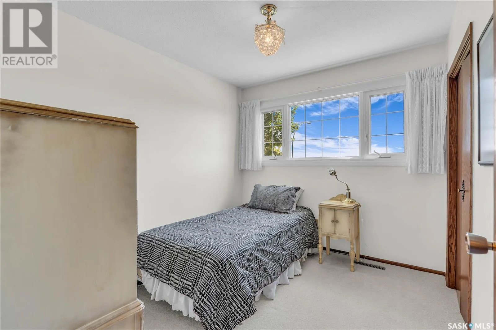 2121 Spadina CRESCENT E
