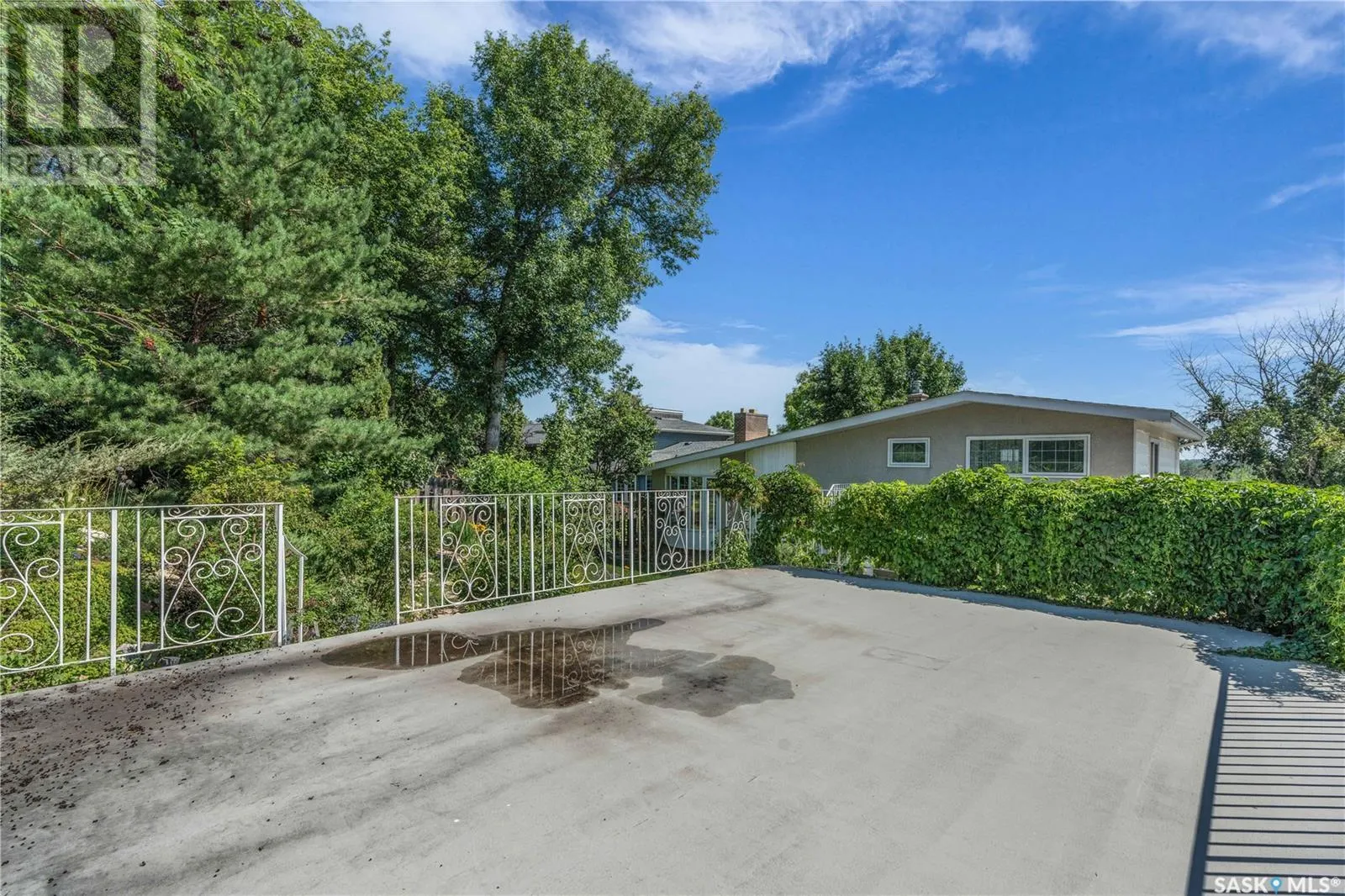 2121 Spadina CRESCENT E