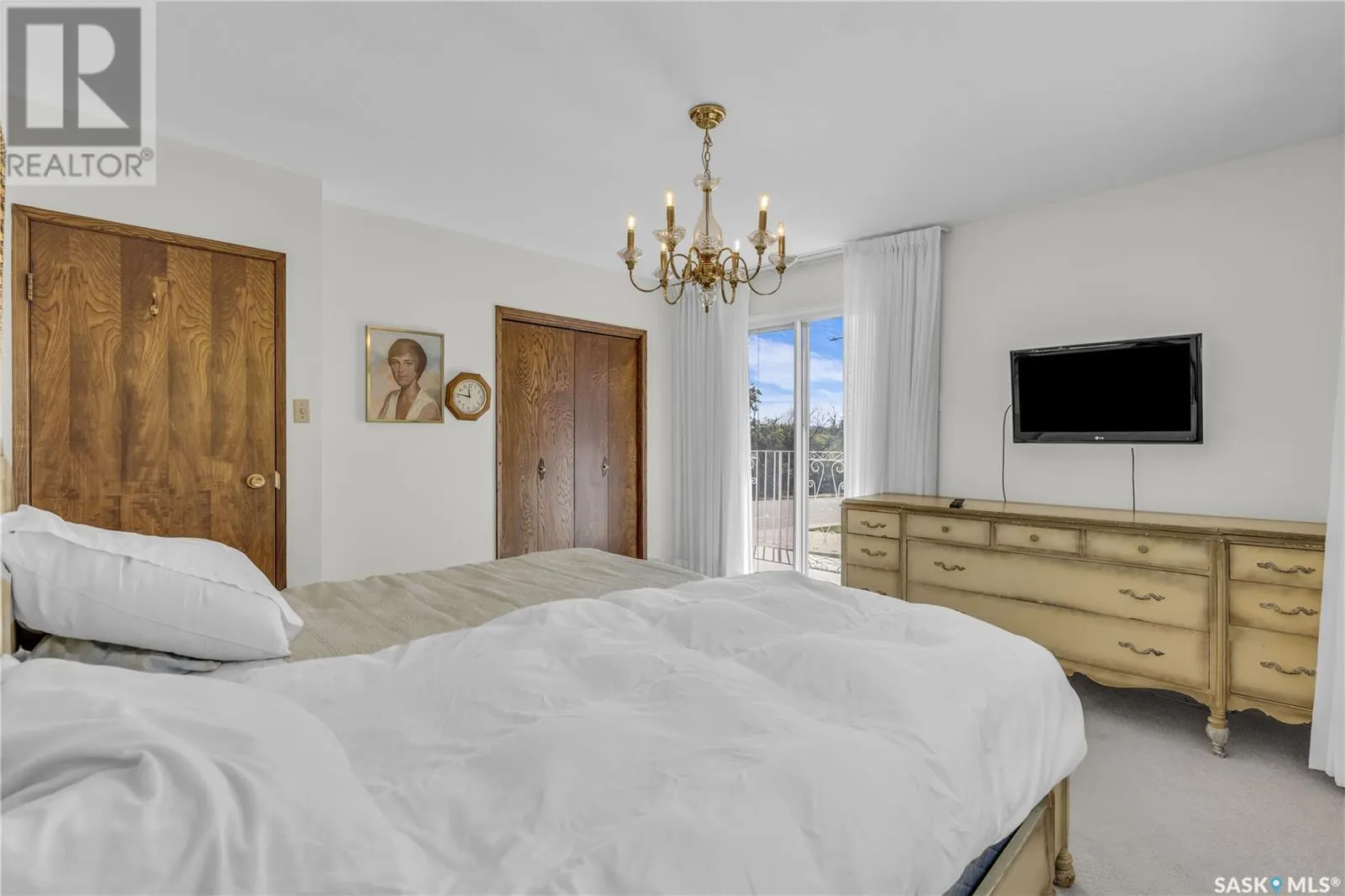 2121 Spadina CRESCENT E