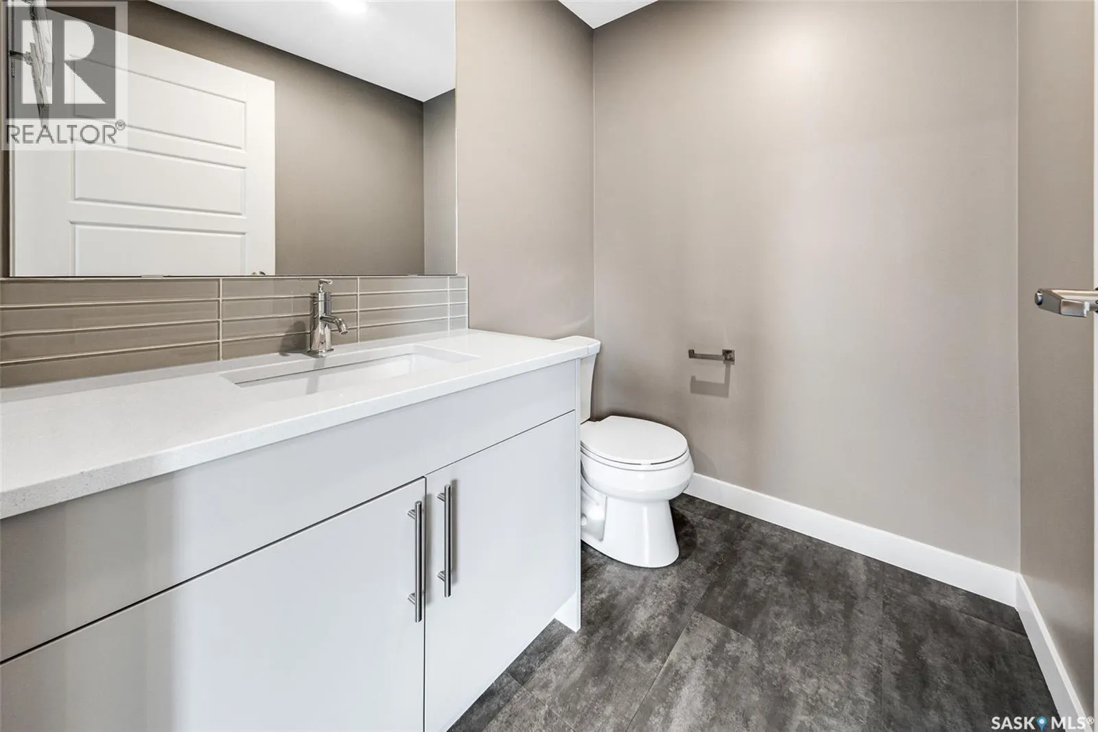 7 103 Willis CRESCENT