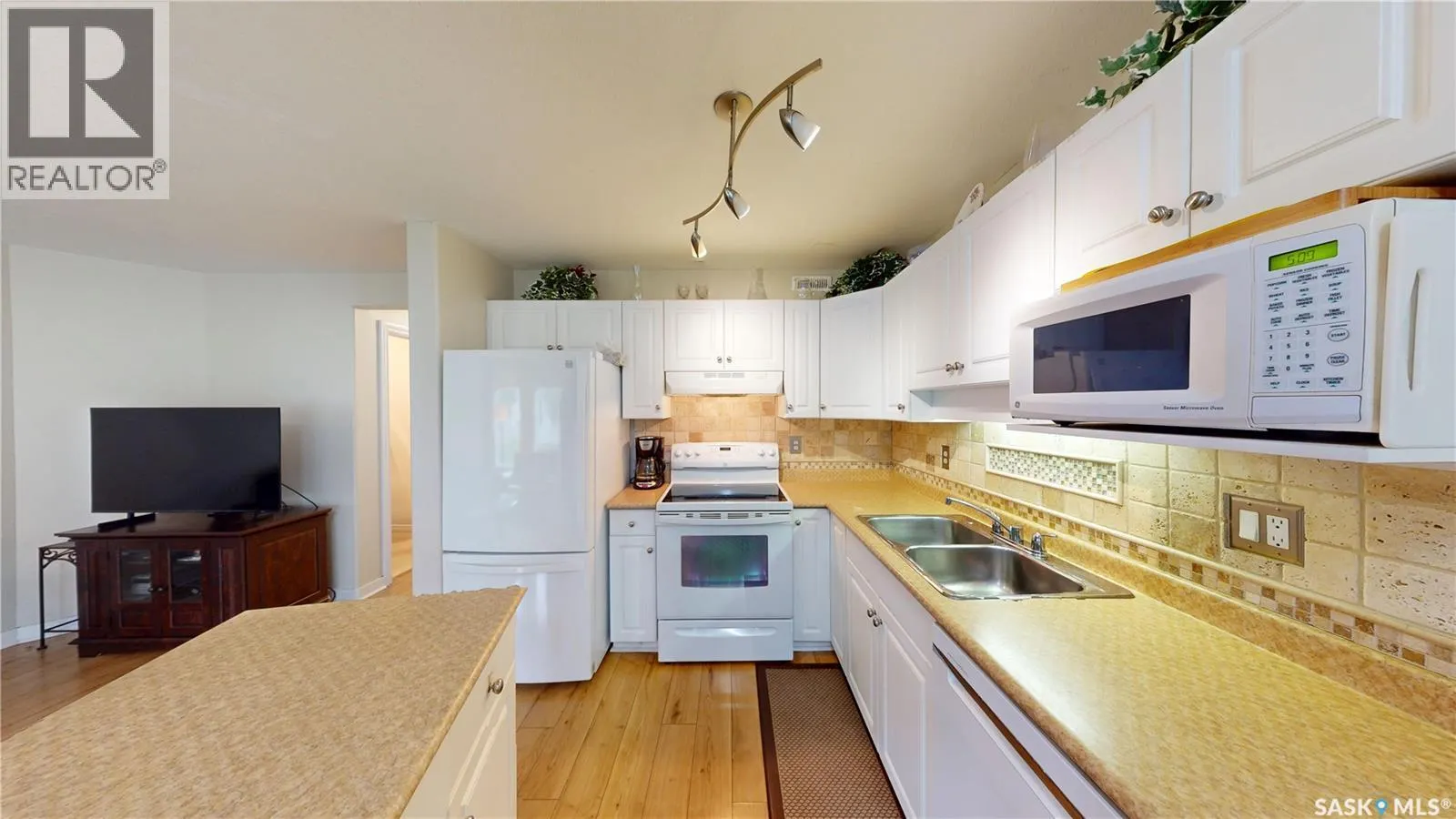 31 127 Banyan CRESCENT