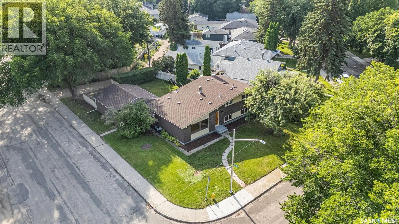 2601 Irvine AVENUE
