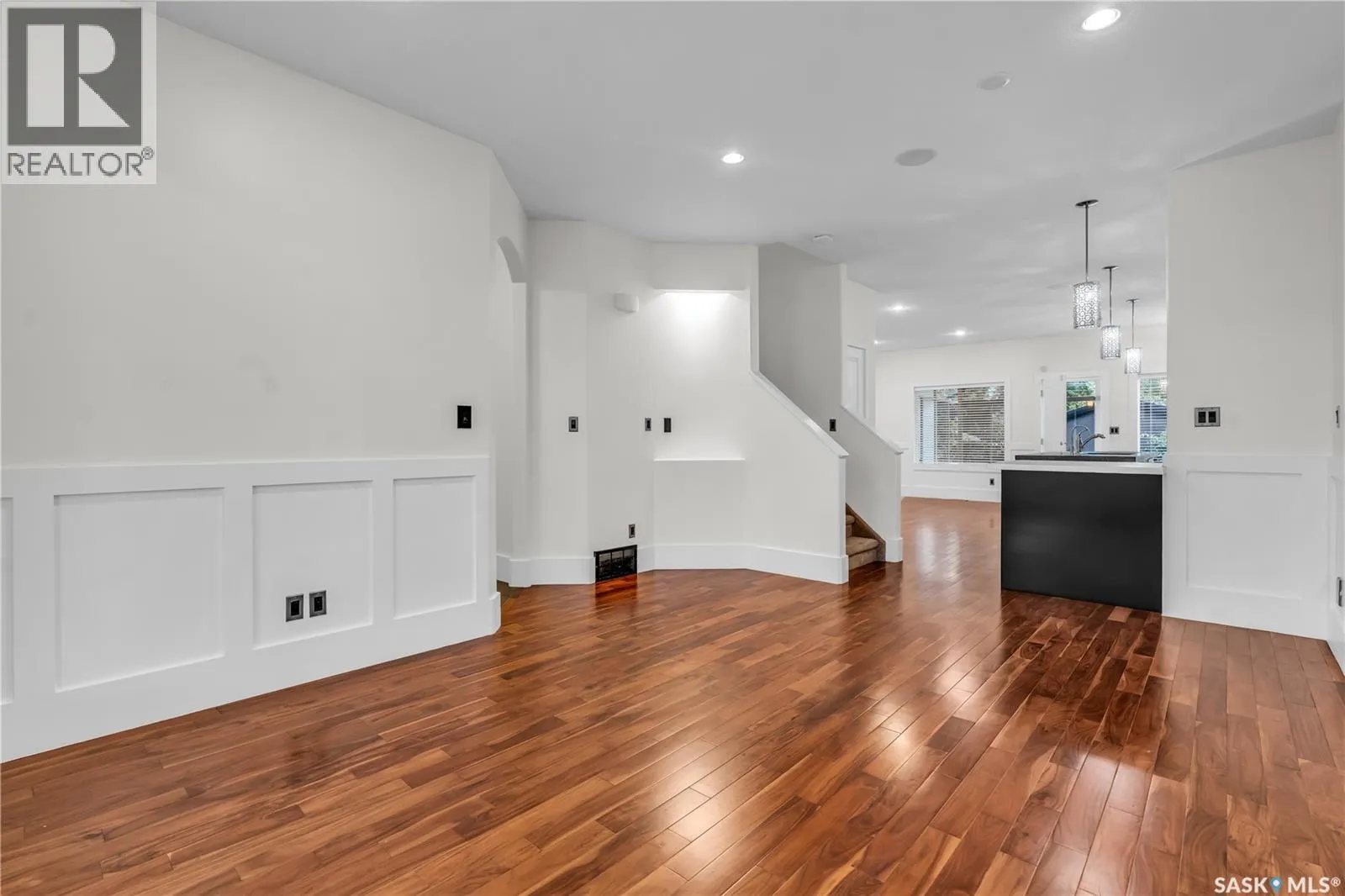 636 7th STREET E