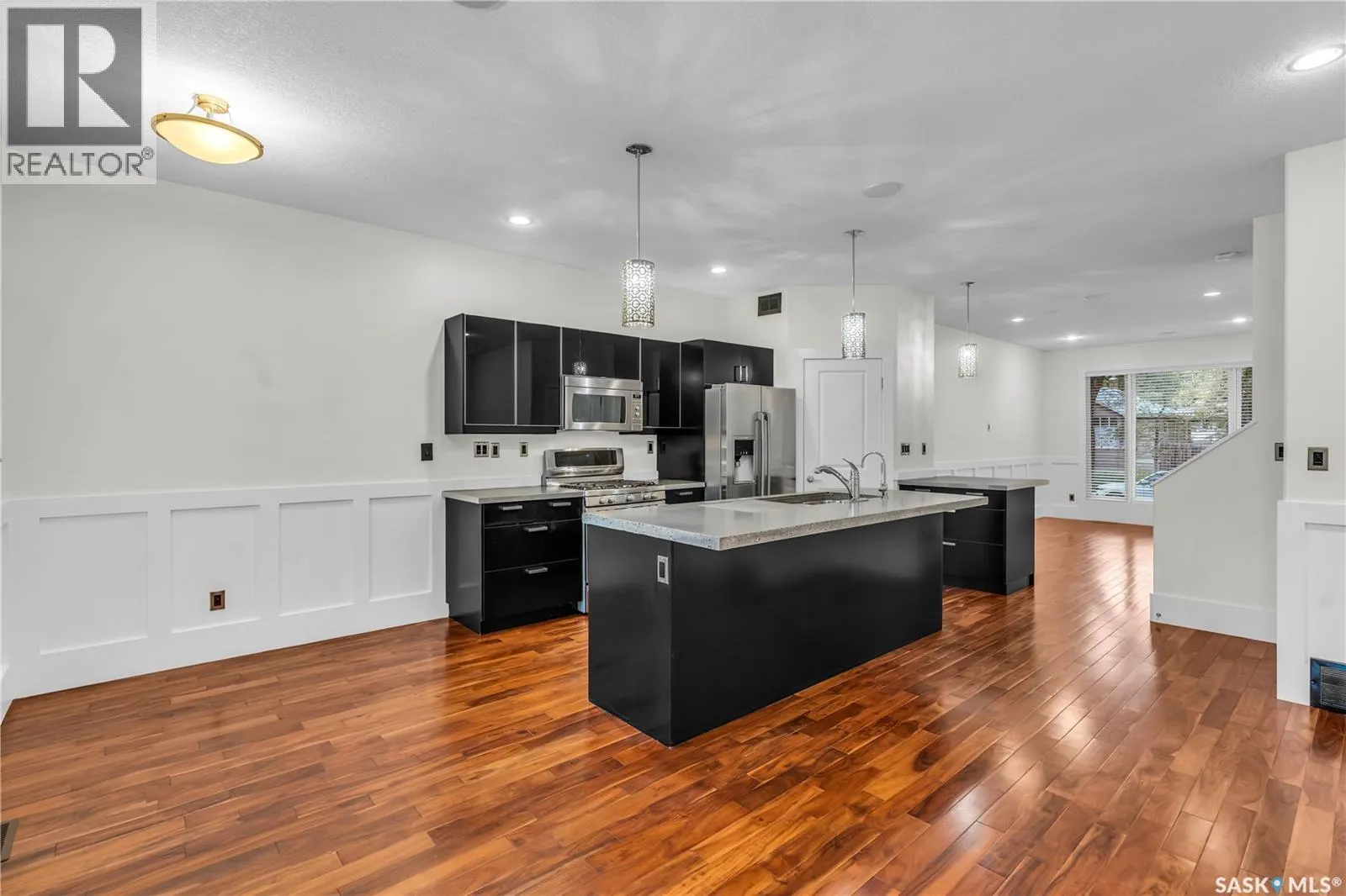 636 7th STREET E