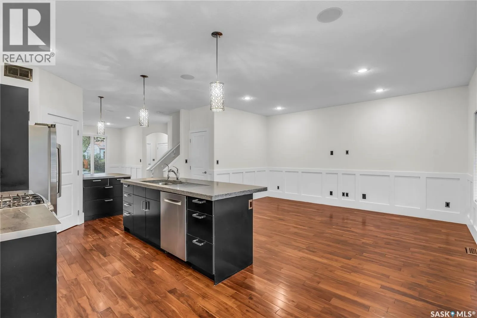 636 7th STREET E