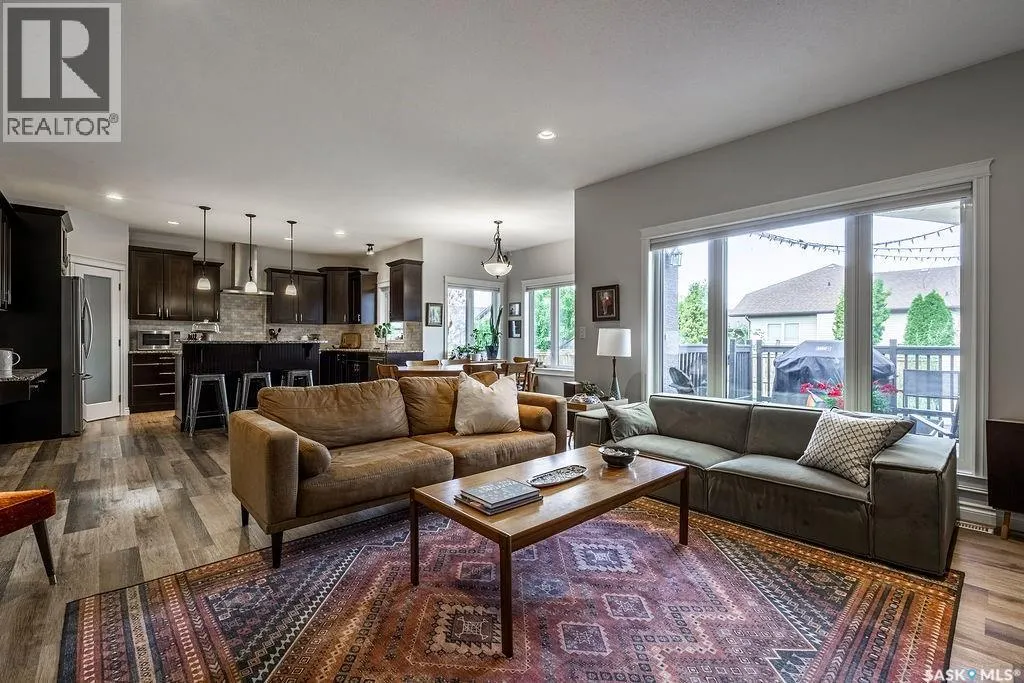 218 Fleming CRESCENT
