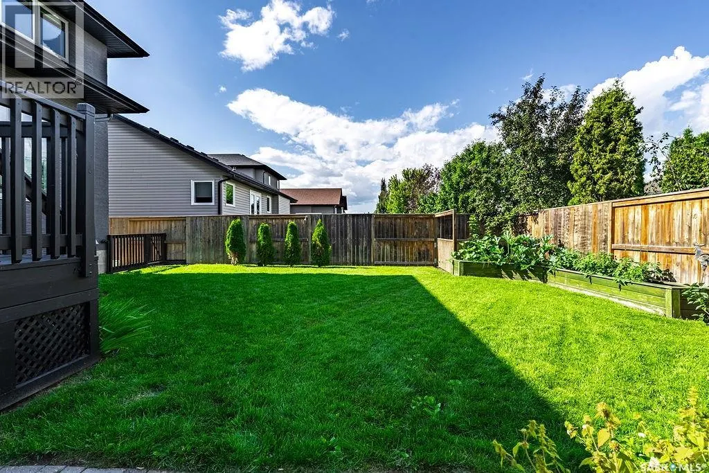 218 Fleming CRESCENT