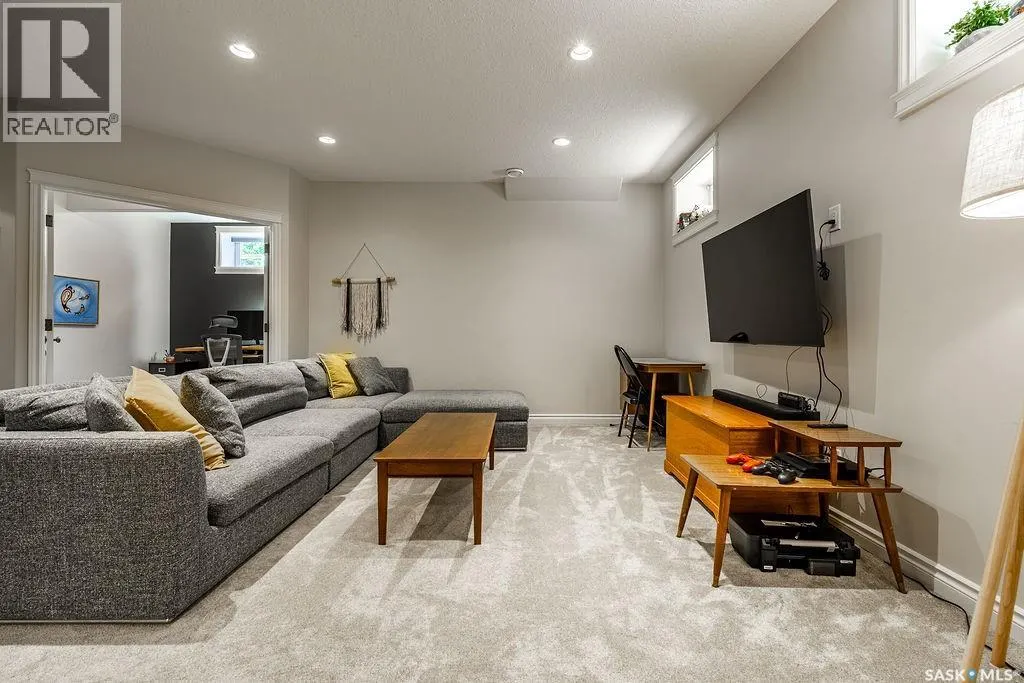218 Fleming CRESCENT